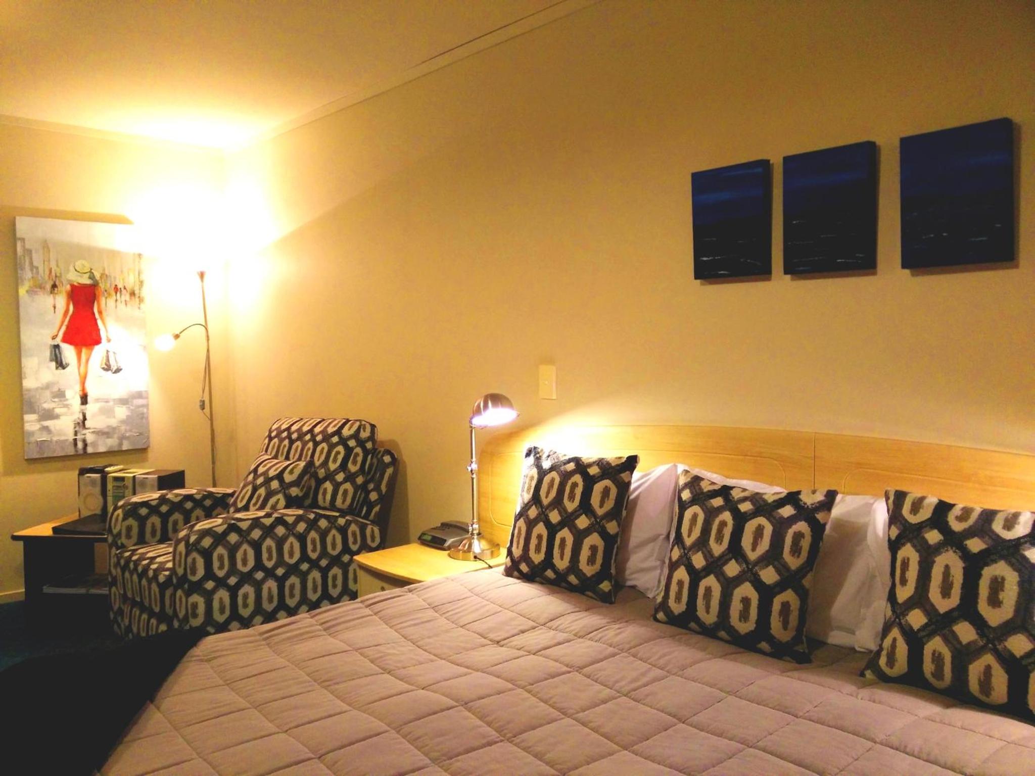 Superior Studio with Spa Bath - Photo 2