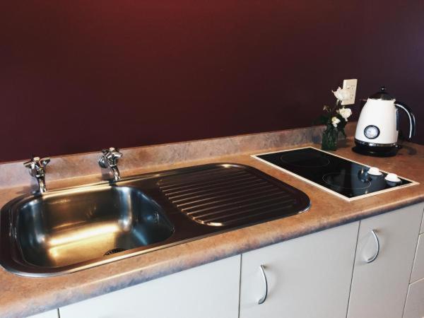 Superior Studio with Spa Bath - Photo 9