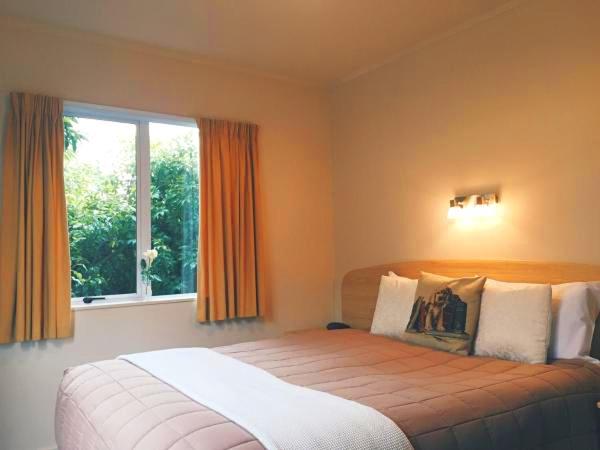 One-Bedroom Suite with Spa Bath - Photo 9