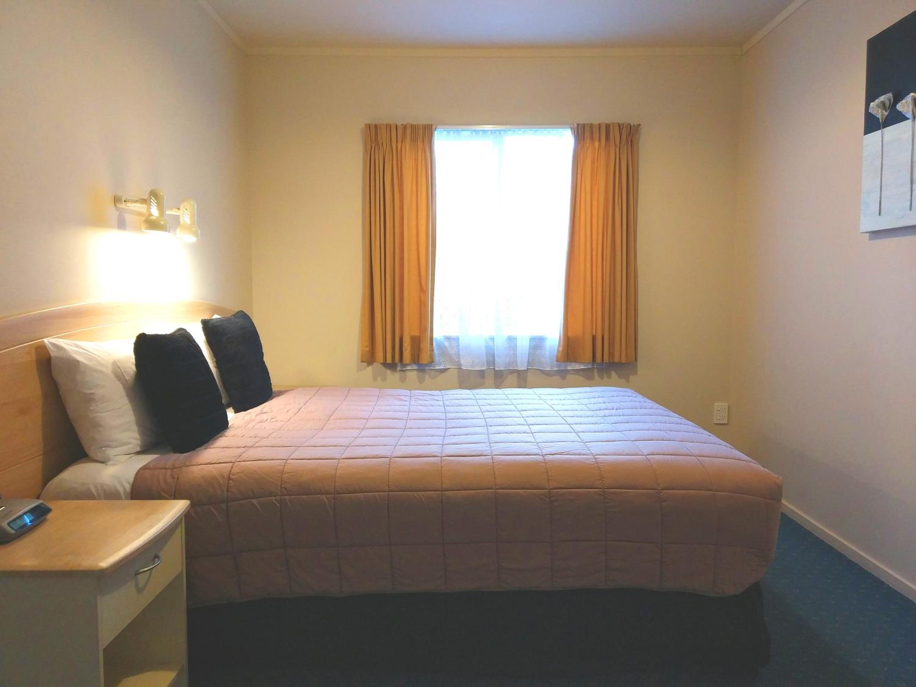 One-Bedroom Suite with Spa Bath - Photo 2