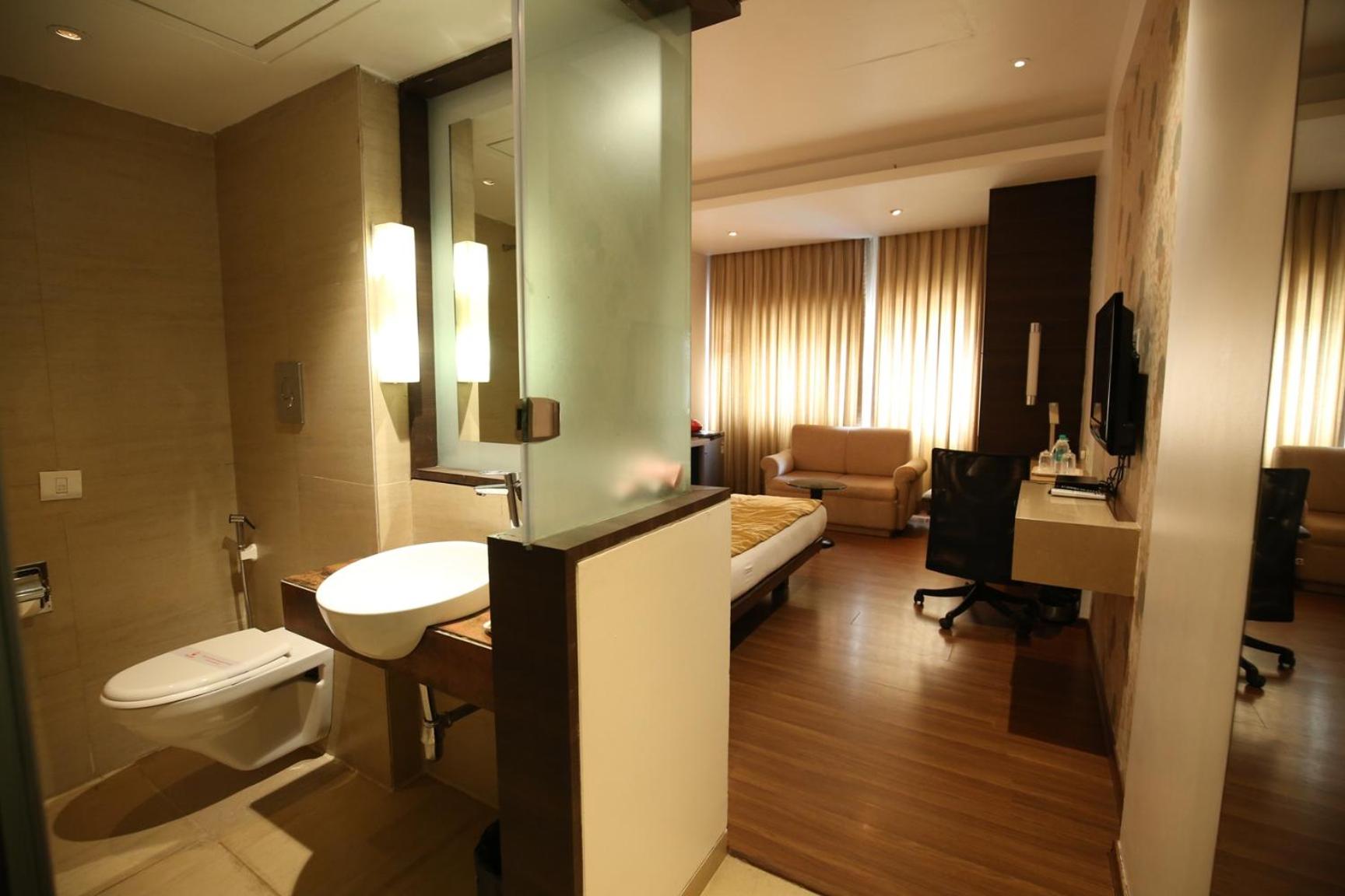 Deluxe Double Room (2 Adults + 1 Child) photo 2