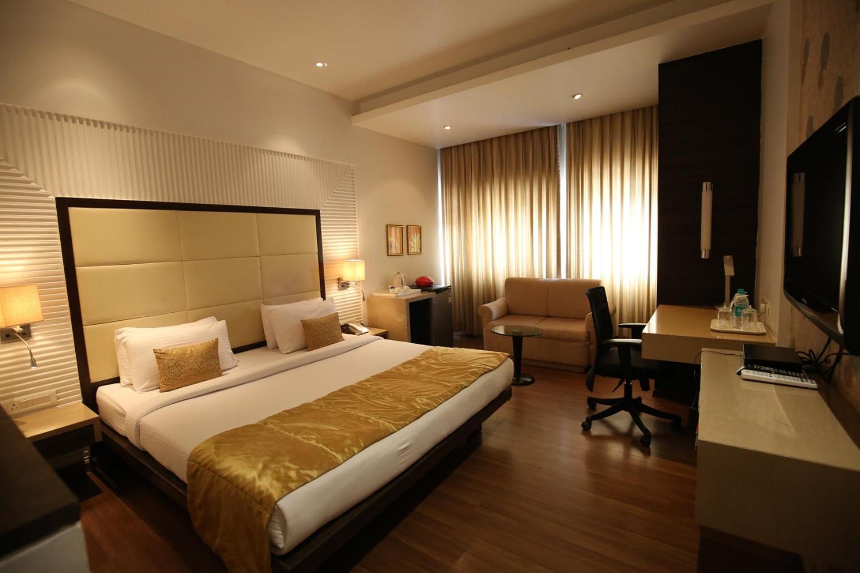 Deluxe Double Room (2 Adults + 1 Child) photo 3