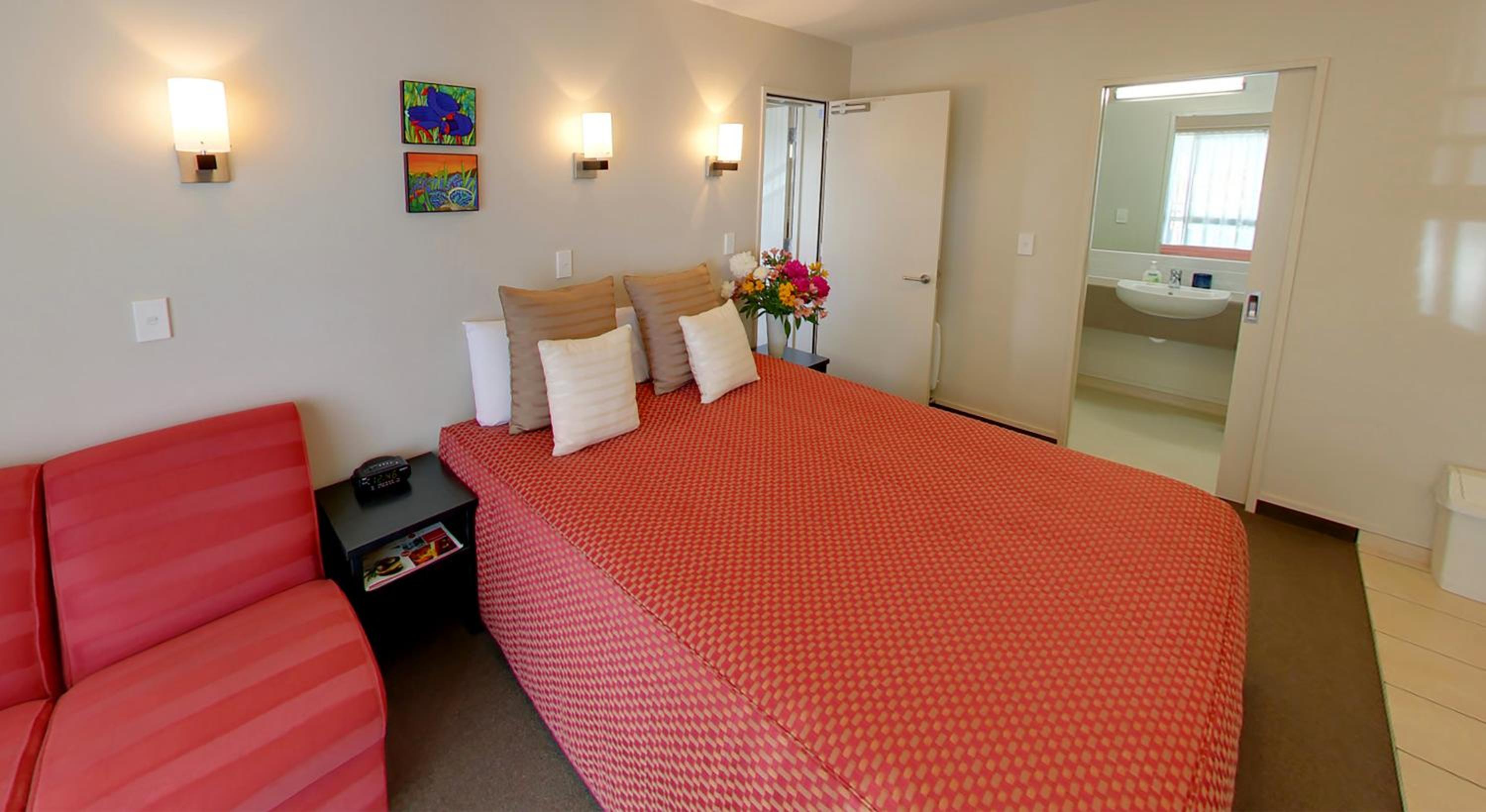 Two-Bedroom Apartment with Two Bathrooms - Photo 1