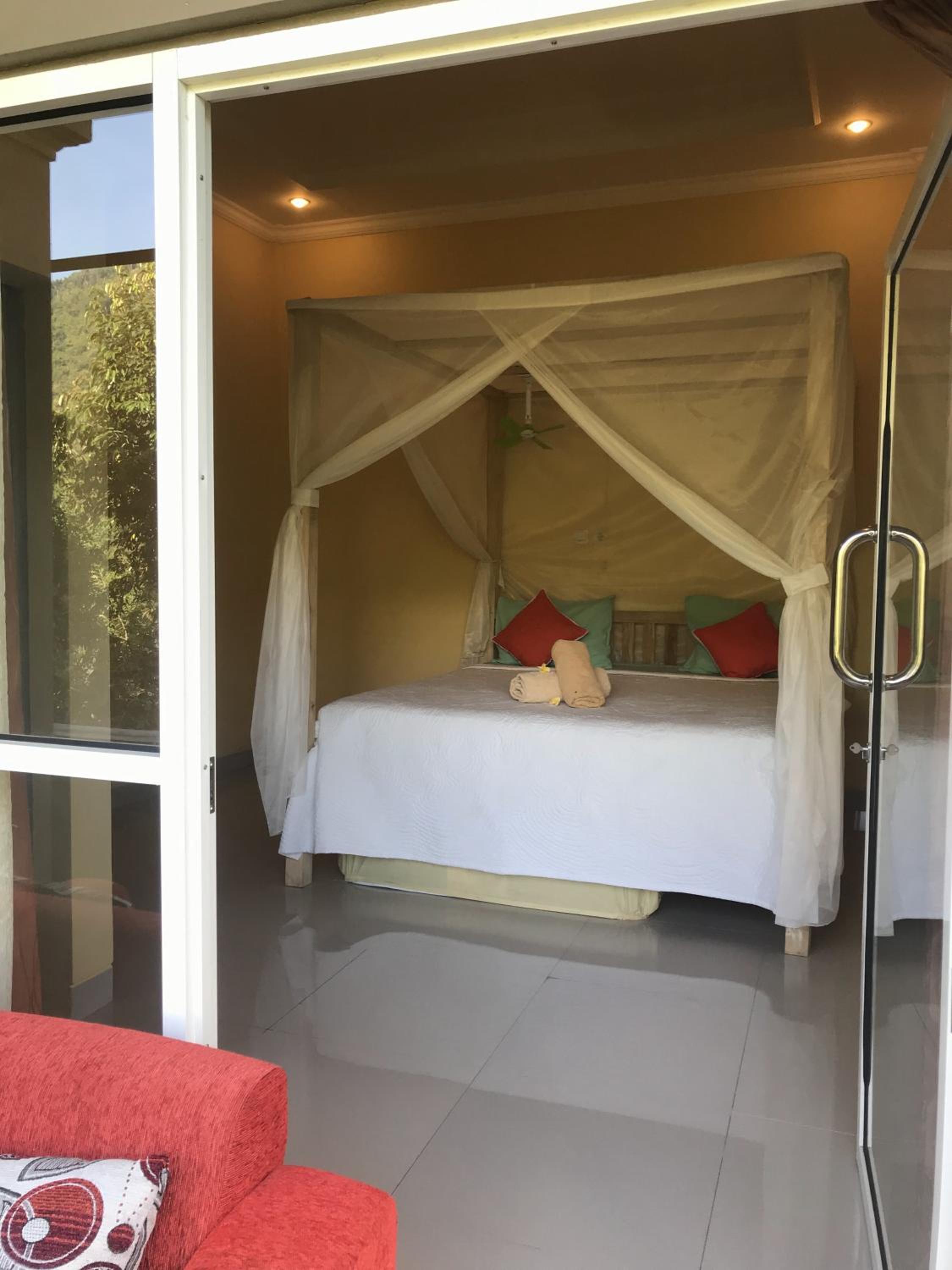 Budget Double Room - Photo 12