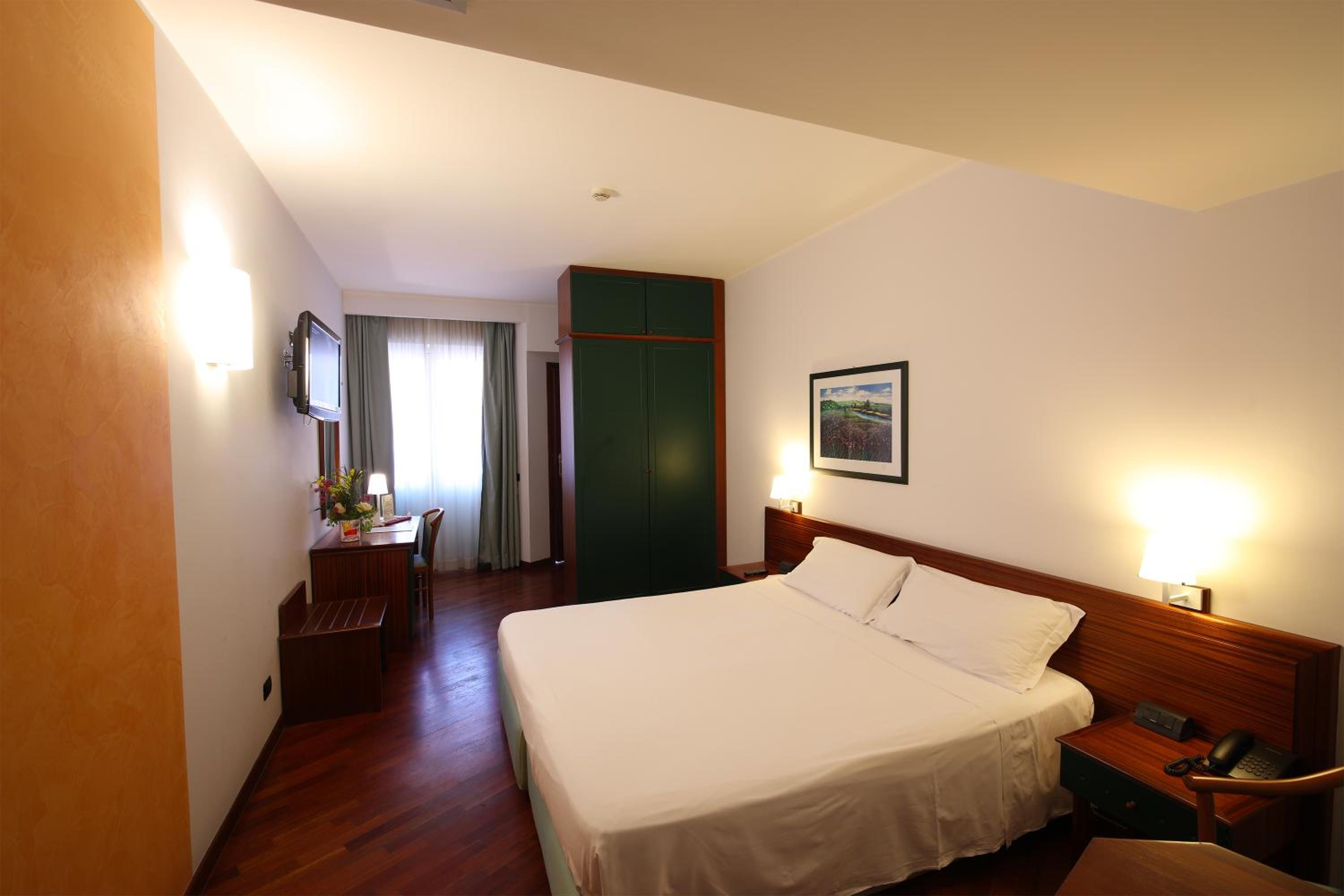 Standard Double or Twin Room - Ground Floor - Photo 1
