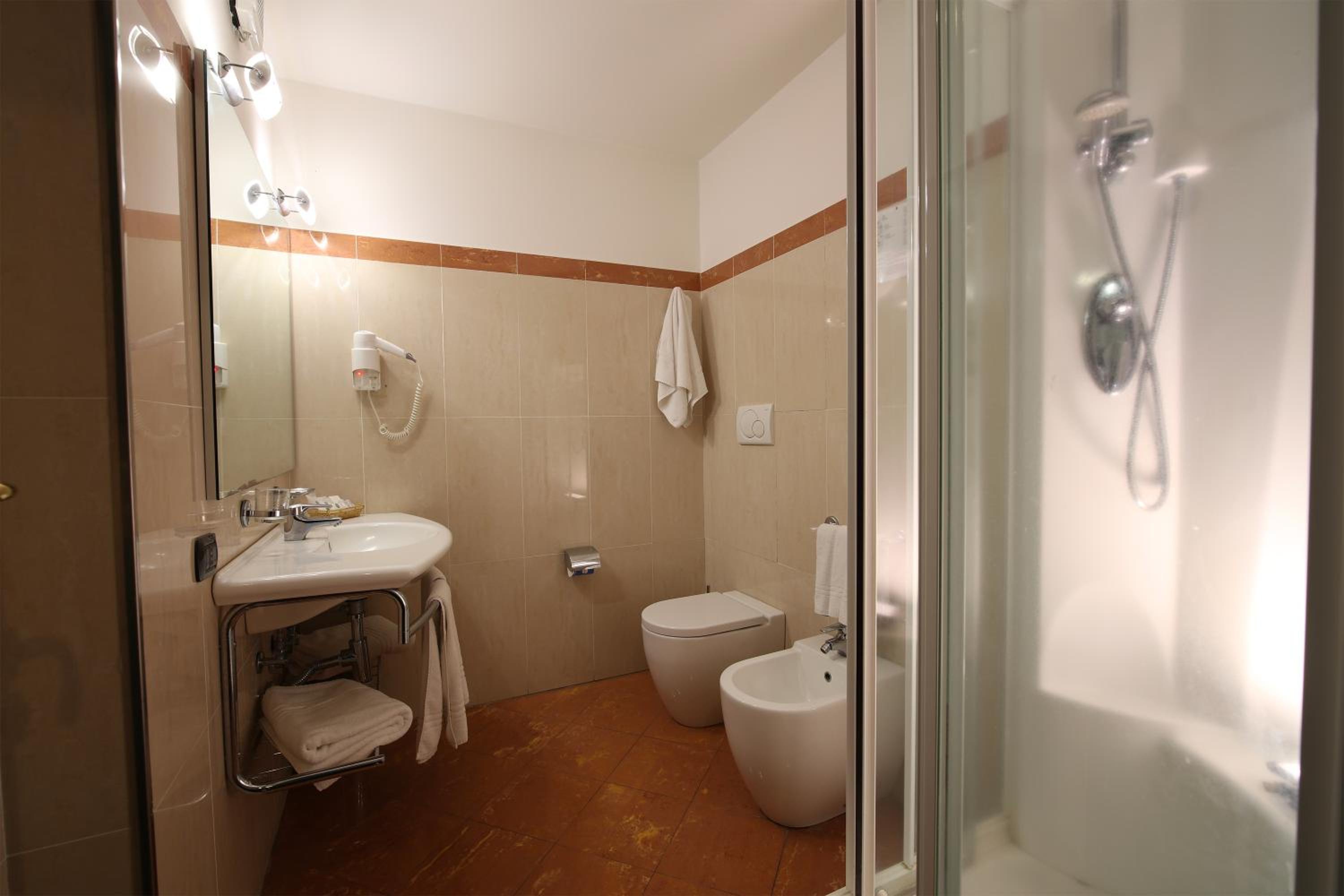 Standard Double or Twin Room - Ground Floor - Photo 3