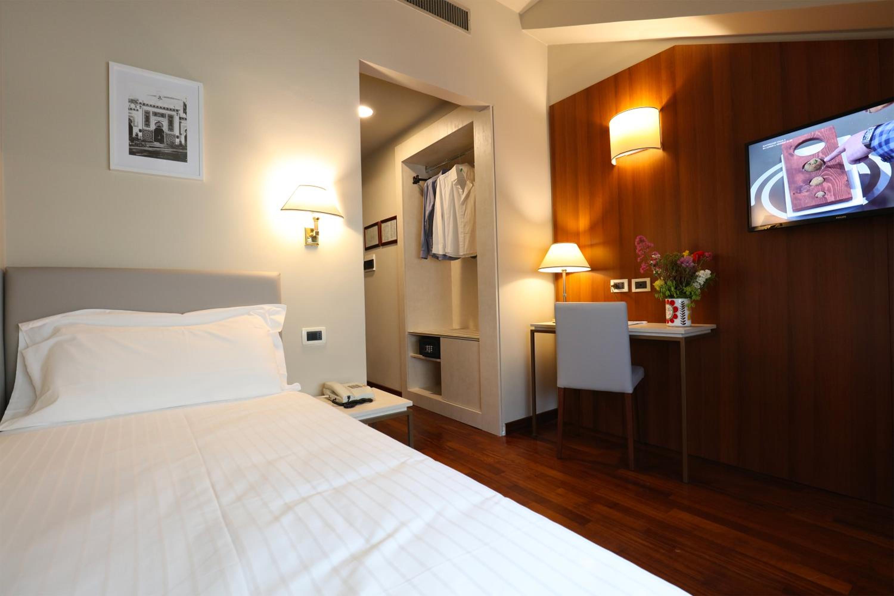 Single Room photo 2