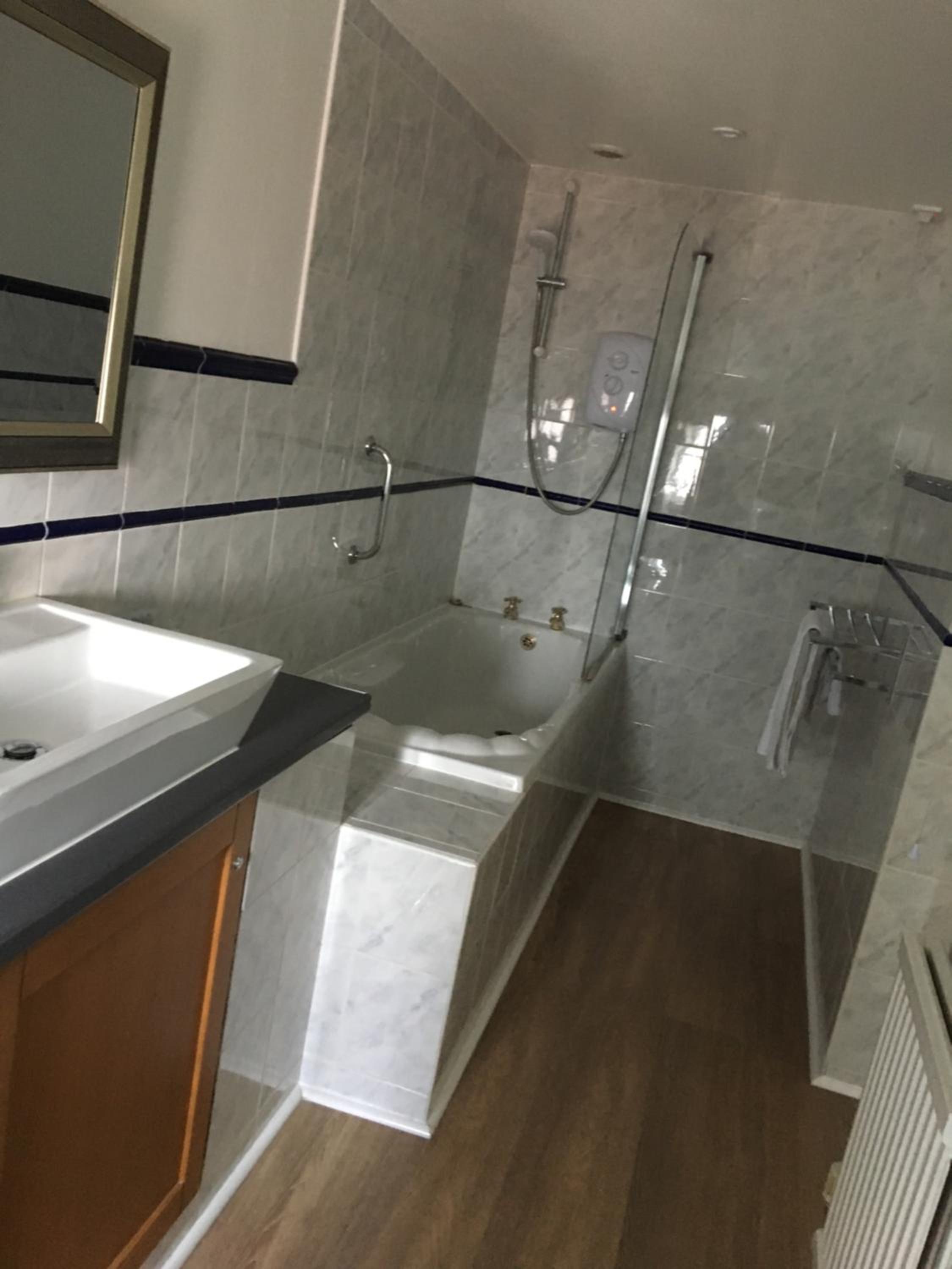 Standard Double or Twin Room - Photo 5
