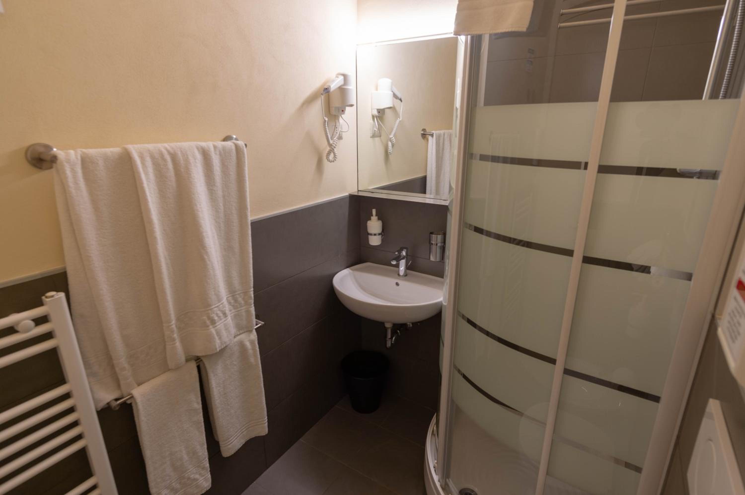 Double or Twin Room photo 2