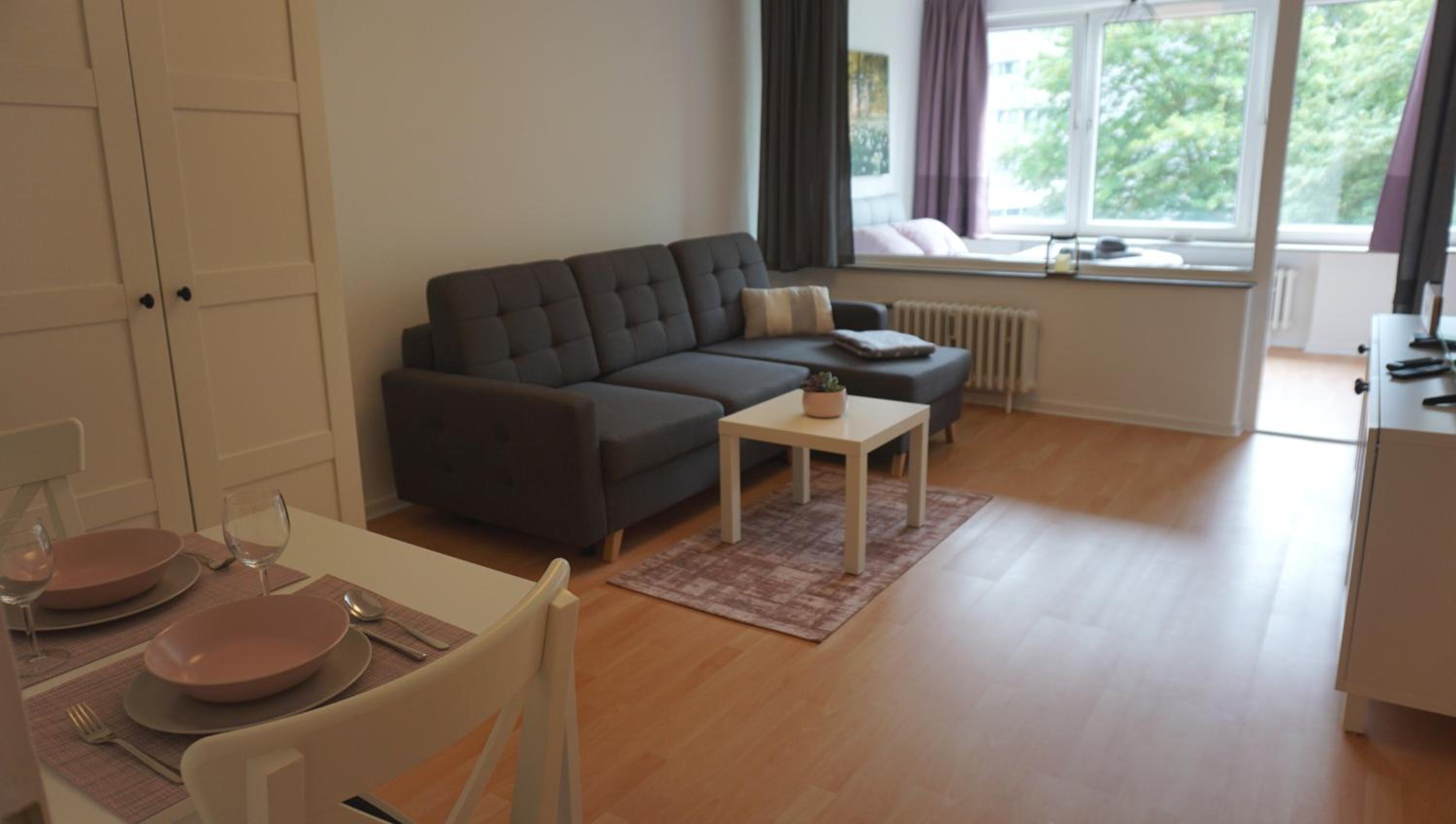 One-Bedroom Apartment photo 1
