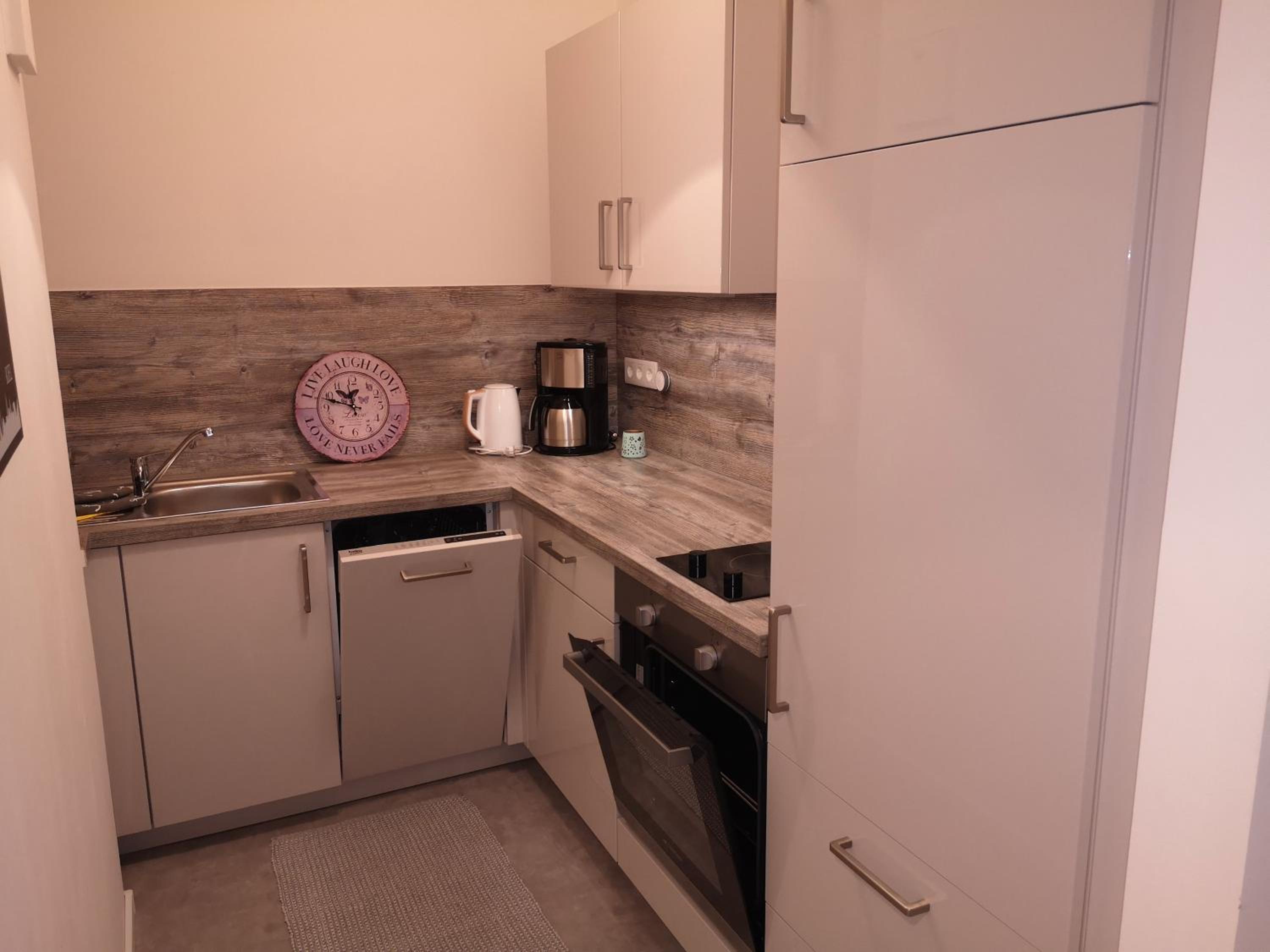One-Bedroom Apartment photo 2