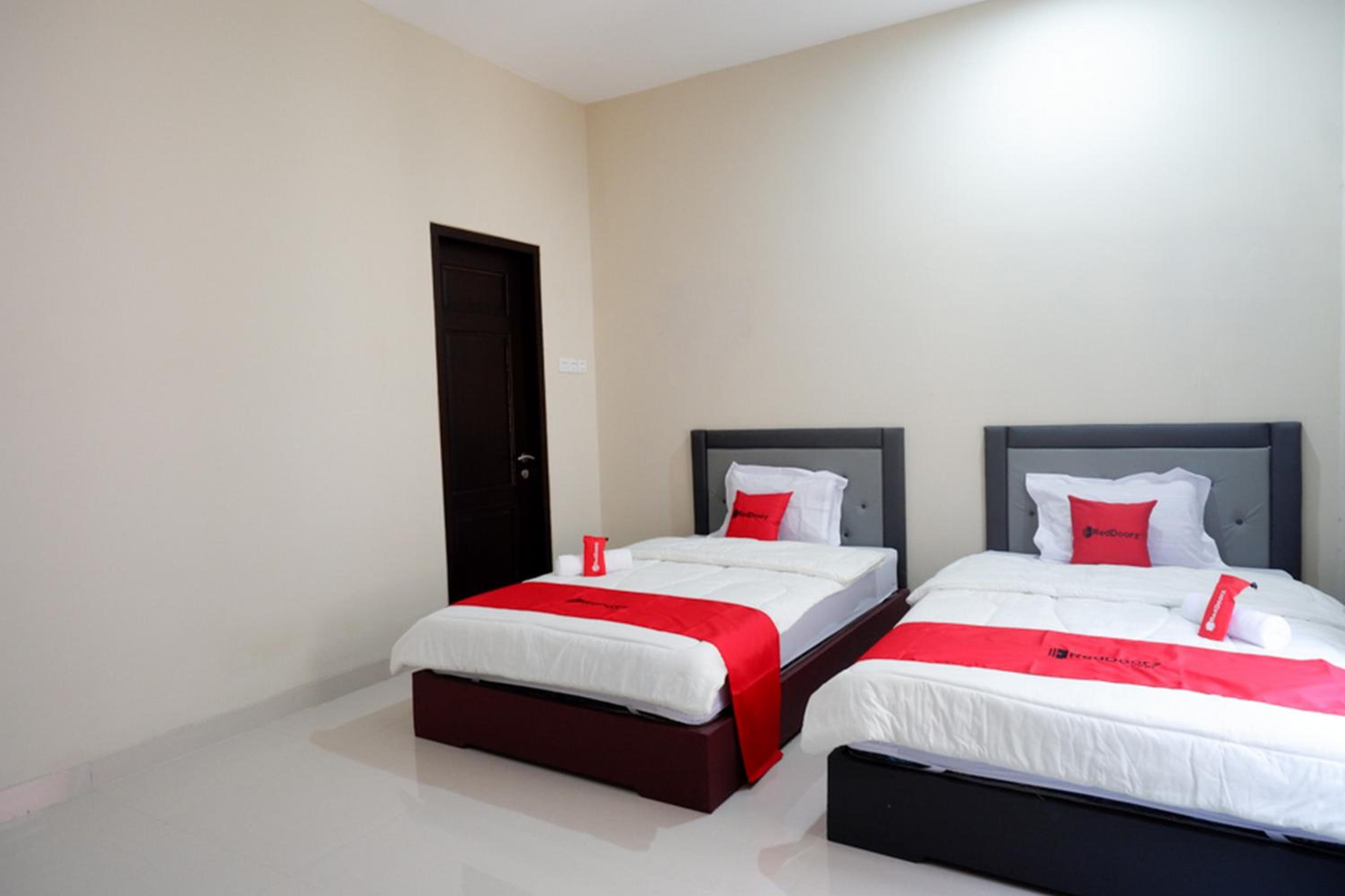 Twin Room - Photo 1