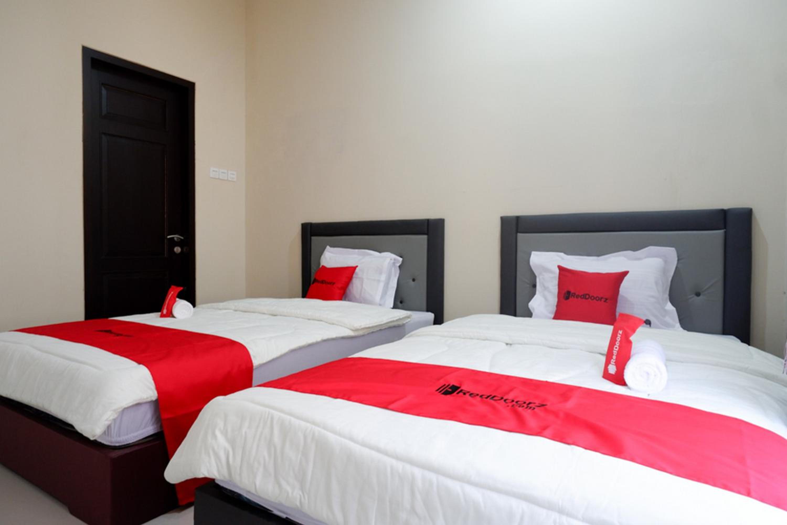 Twin Room - Photo 2