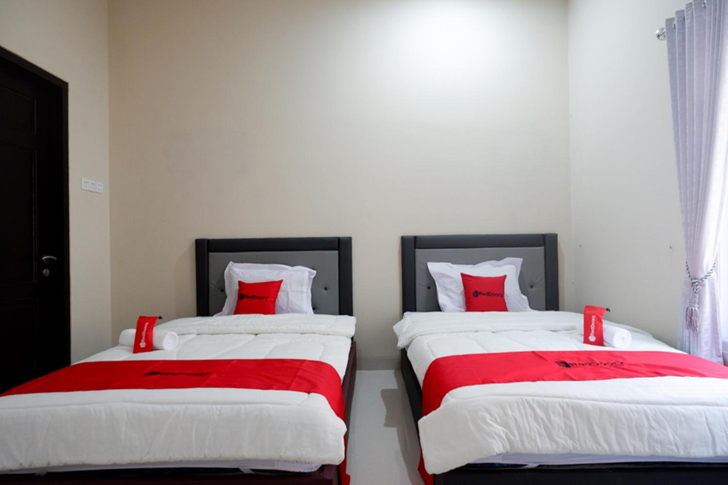 Twin Room - Photo 12