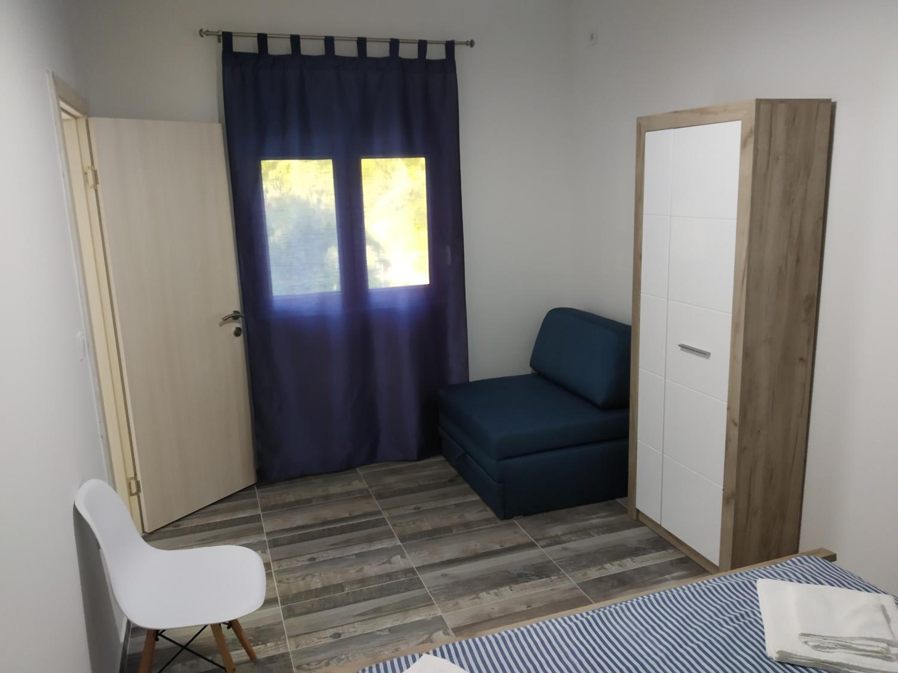 One-Bedroom Apartment photo 2
