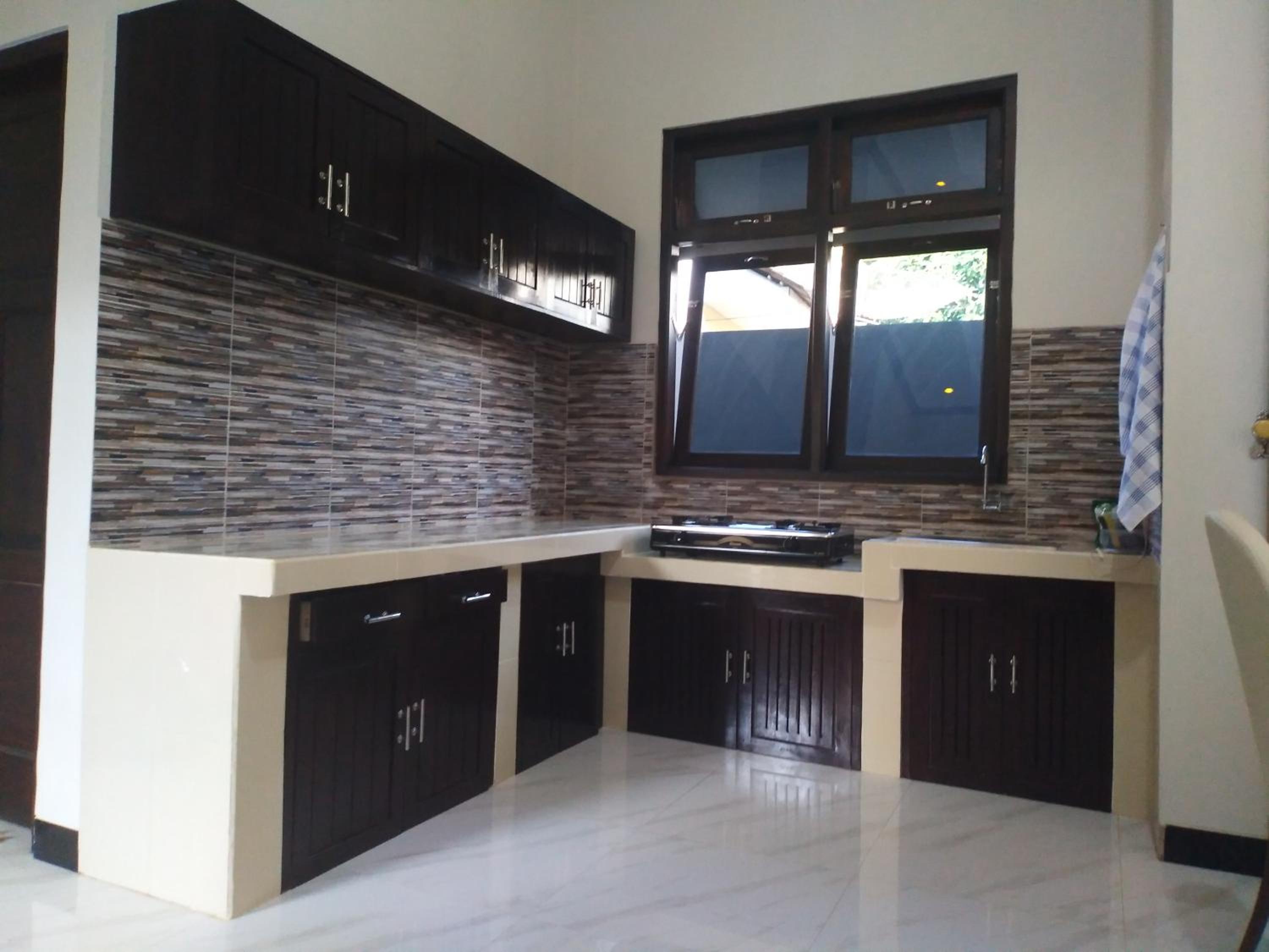 Three-Bedroom House photo 3