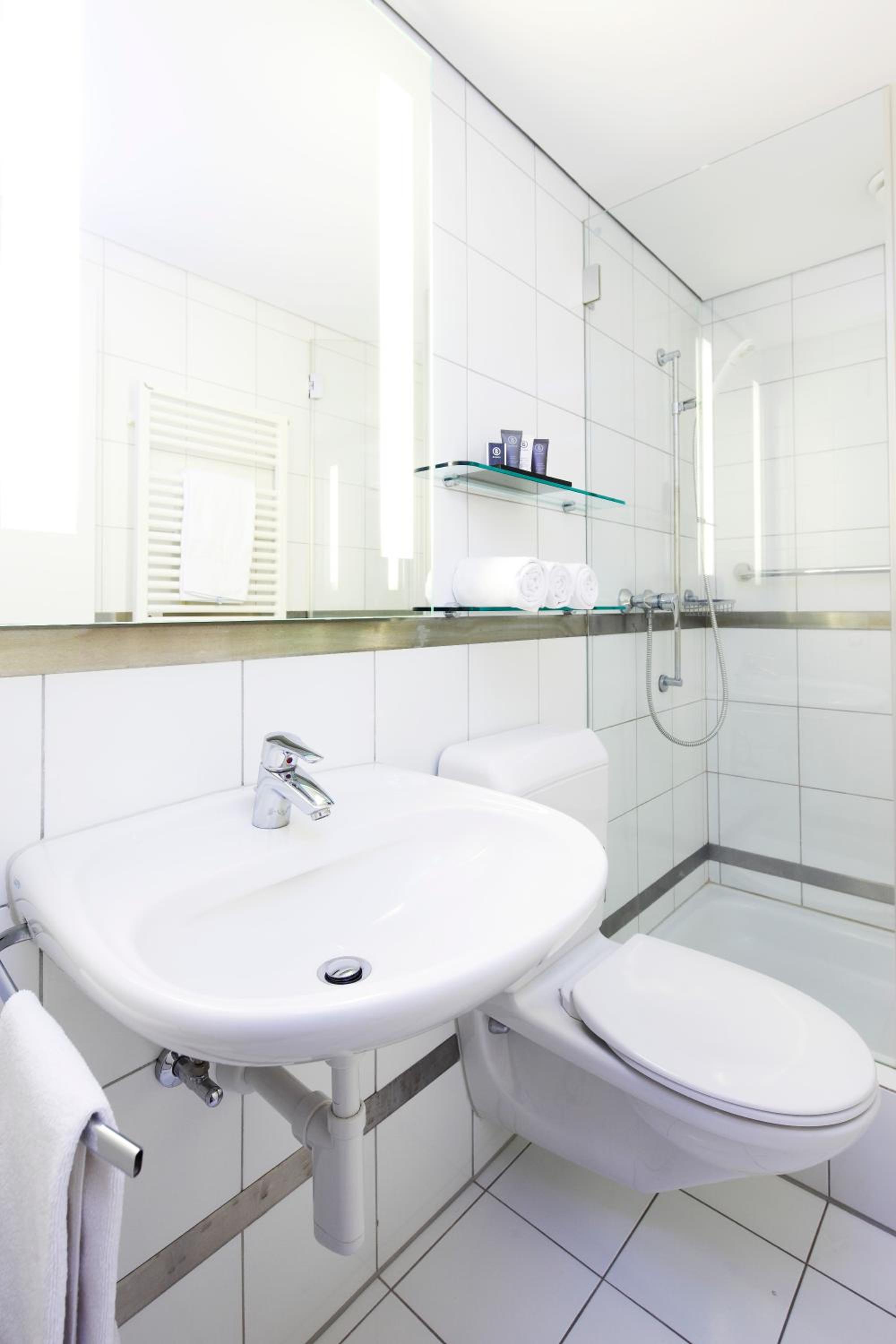 One-Bedroom Comfort Apartment	 - Photo 2