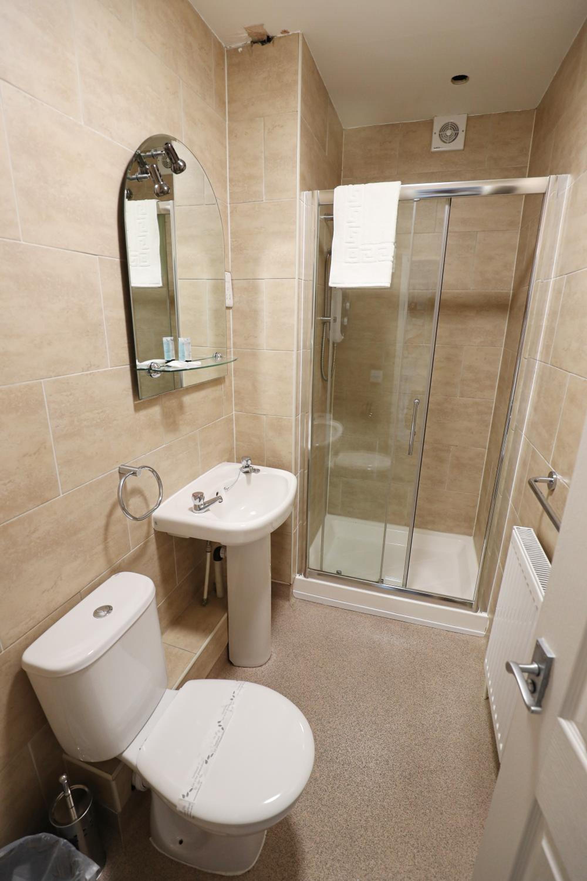 Standard Double Room with One Double Bed and 2 Adults Occupancy (Non Smoking) photo 3