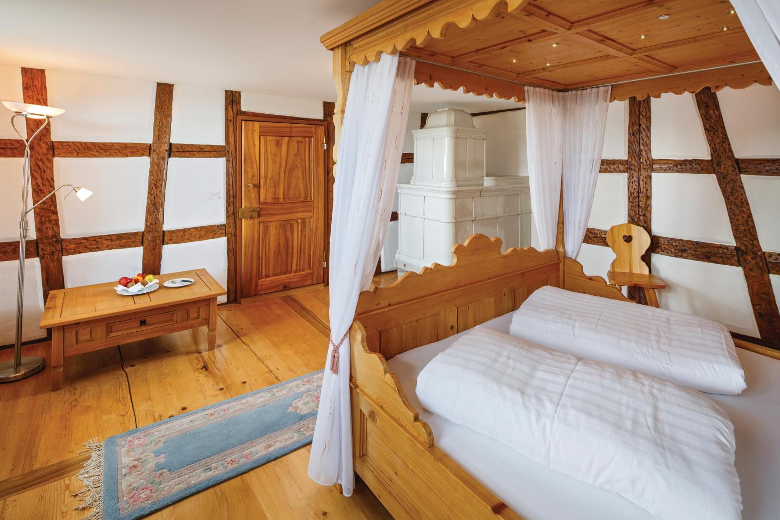 Double Room with Four Poster Bed - Photo 4