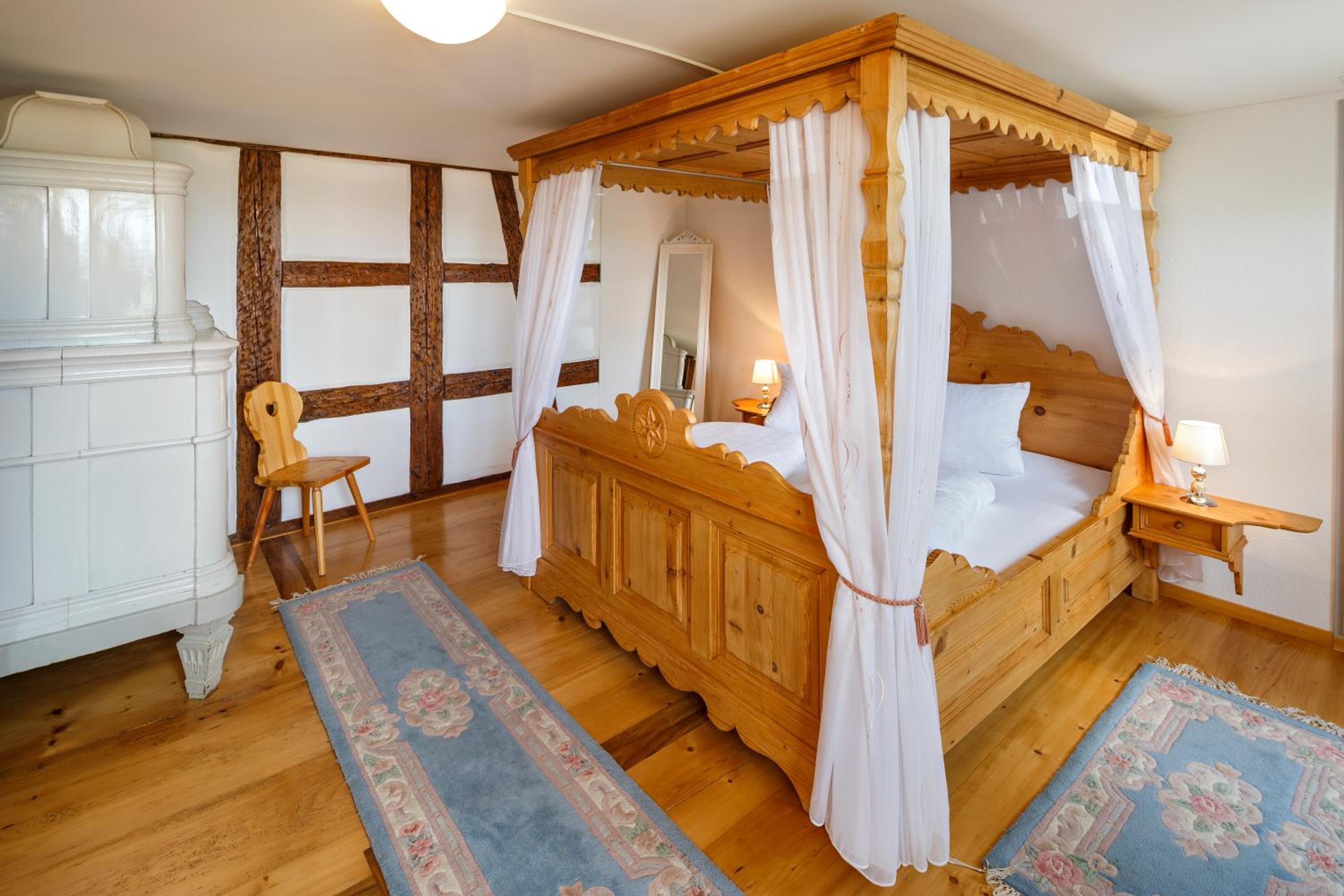 Double Room with Four Poster Bed - Photo 1