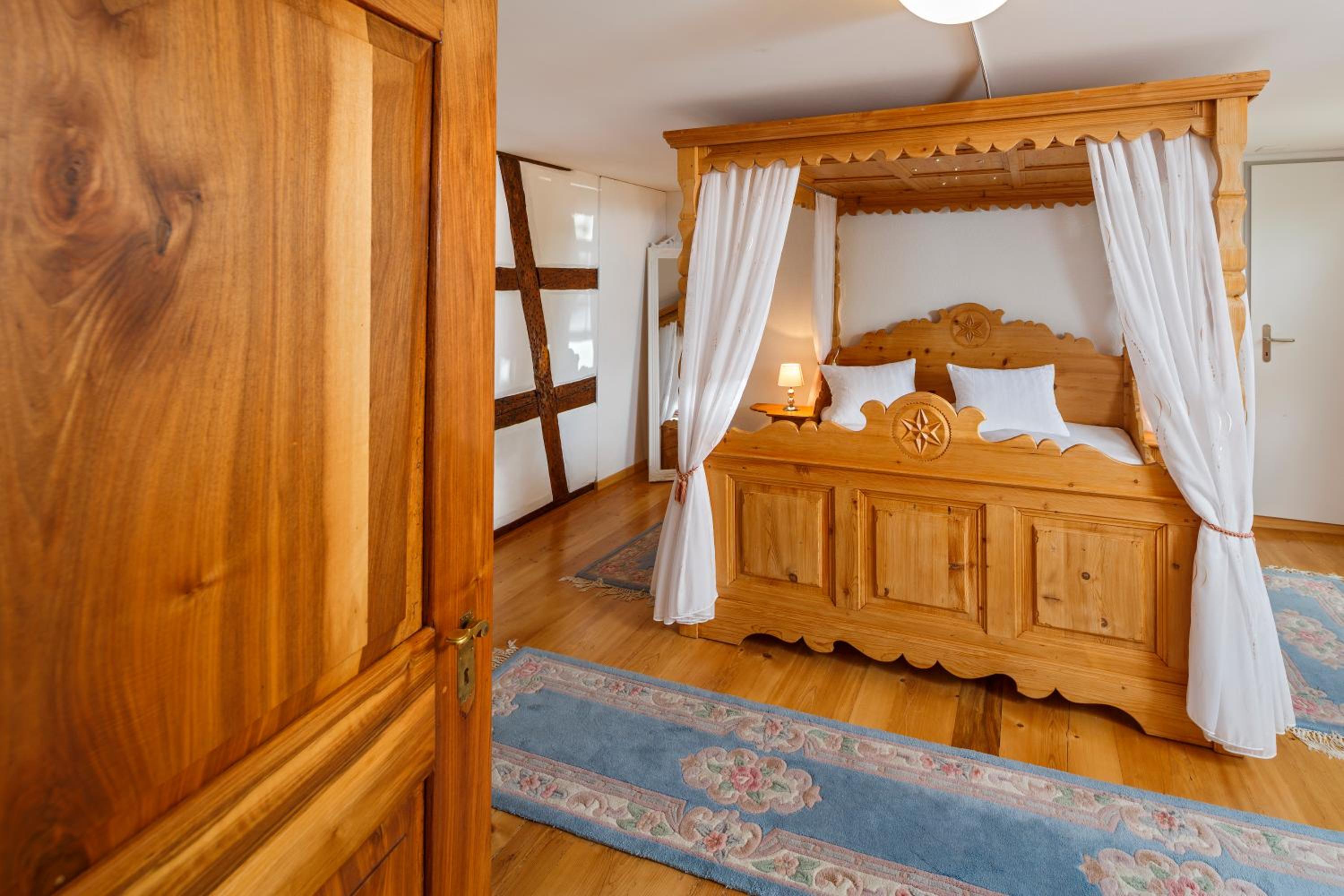 Double Room with Four Poster Bed - Photo 2