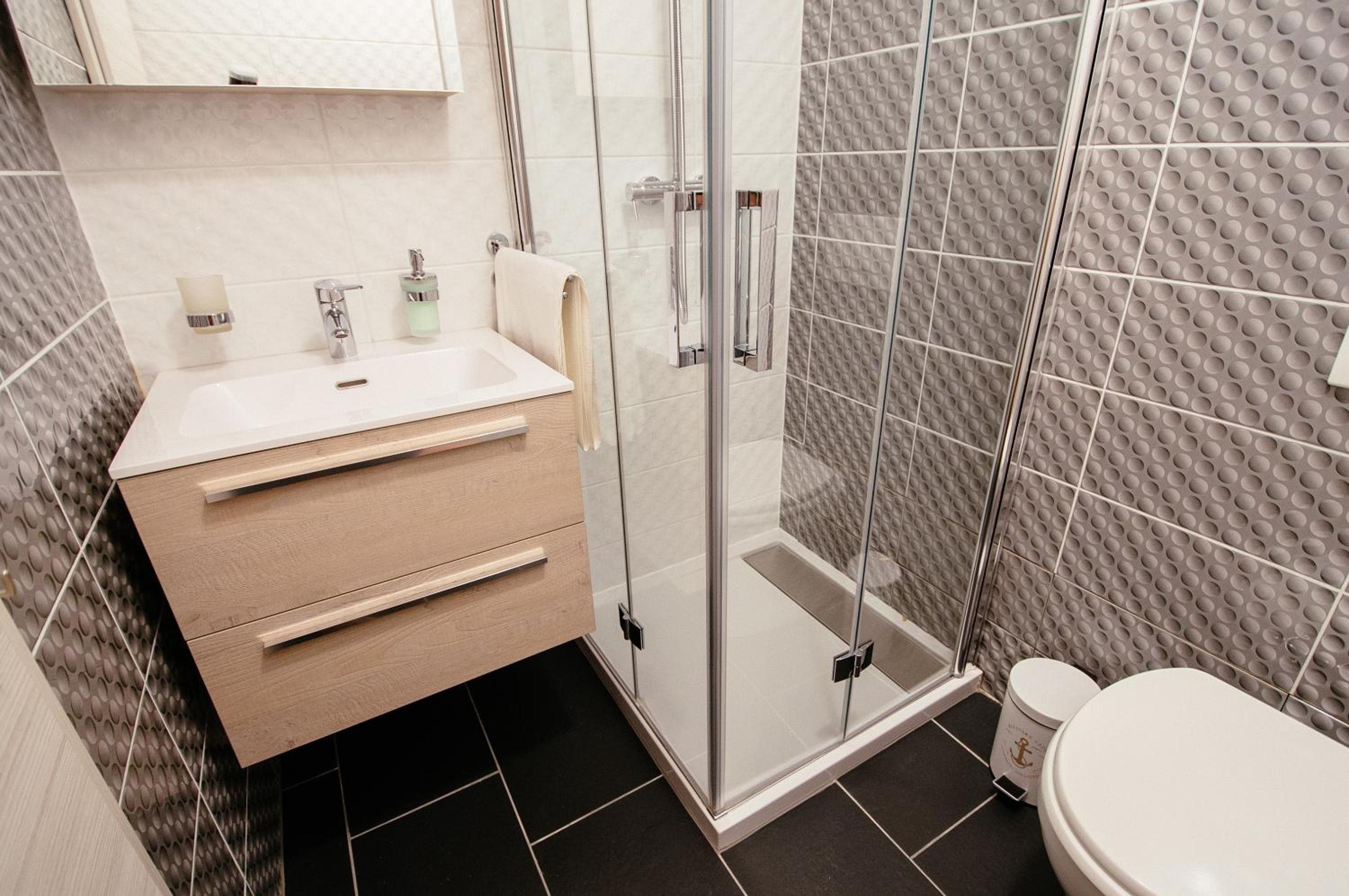 Deluxe Quadruple Room - Photo 7