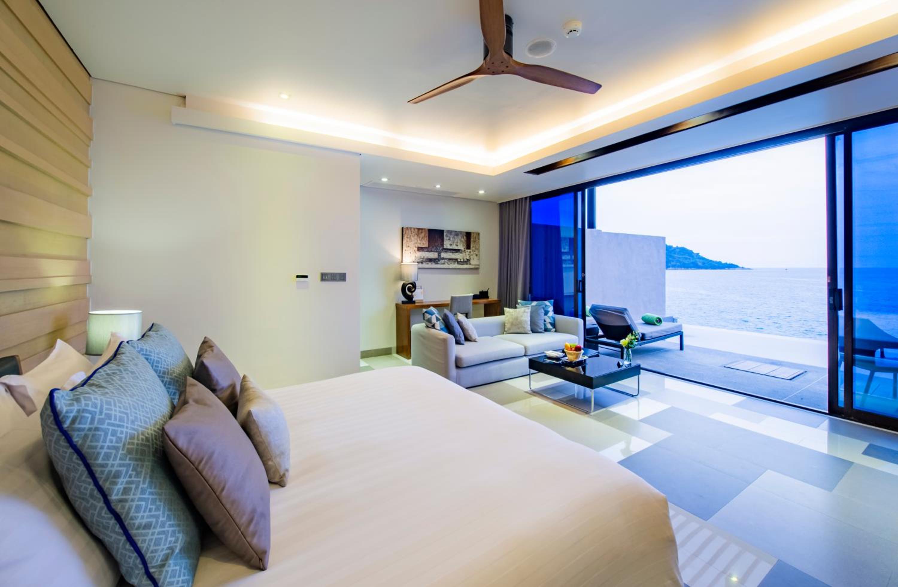 Deluxe Private Pool Suite - Photo 10