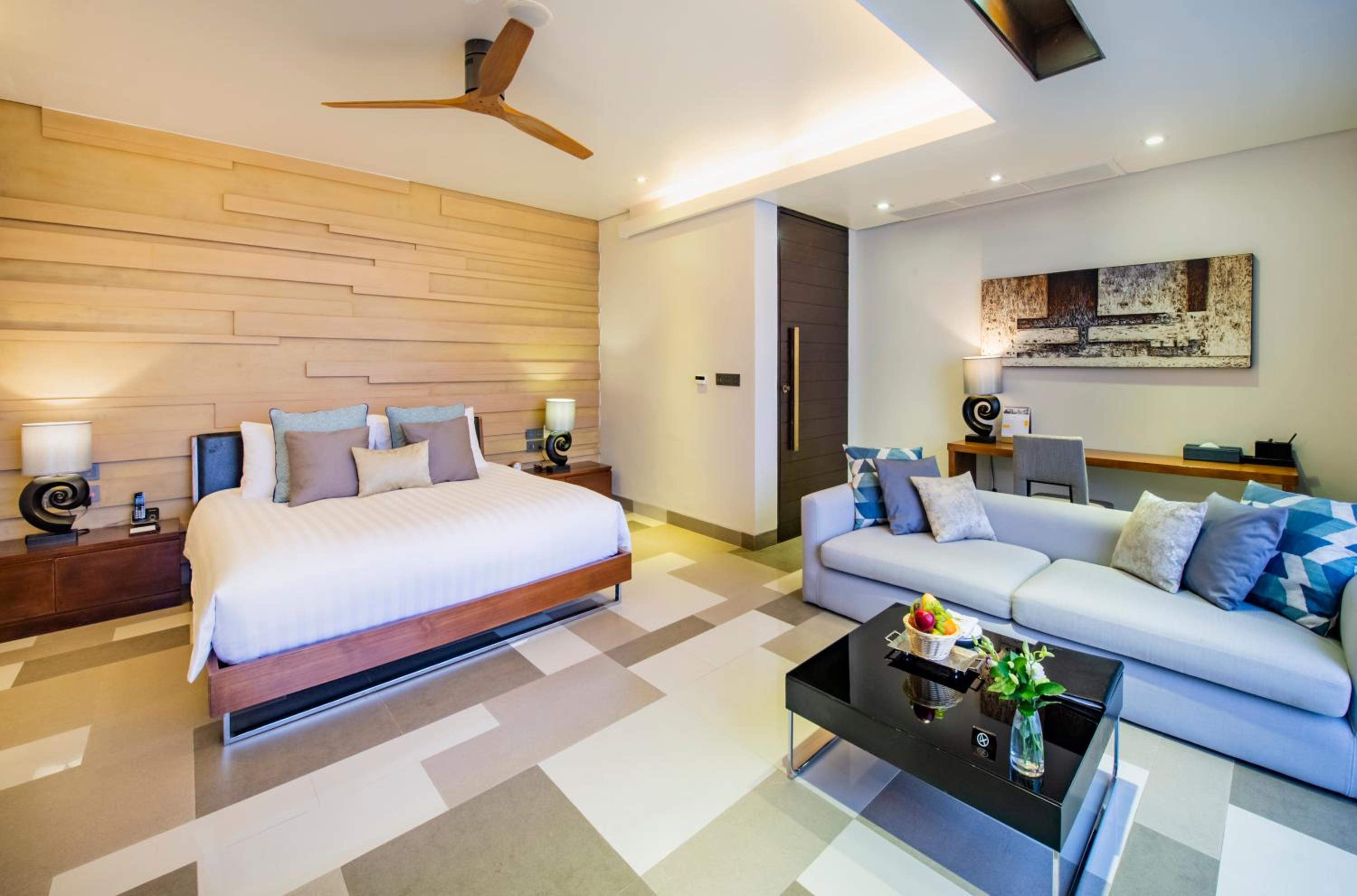 Deluxe Private Pool Suite - Photo 11