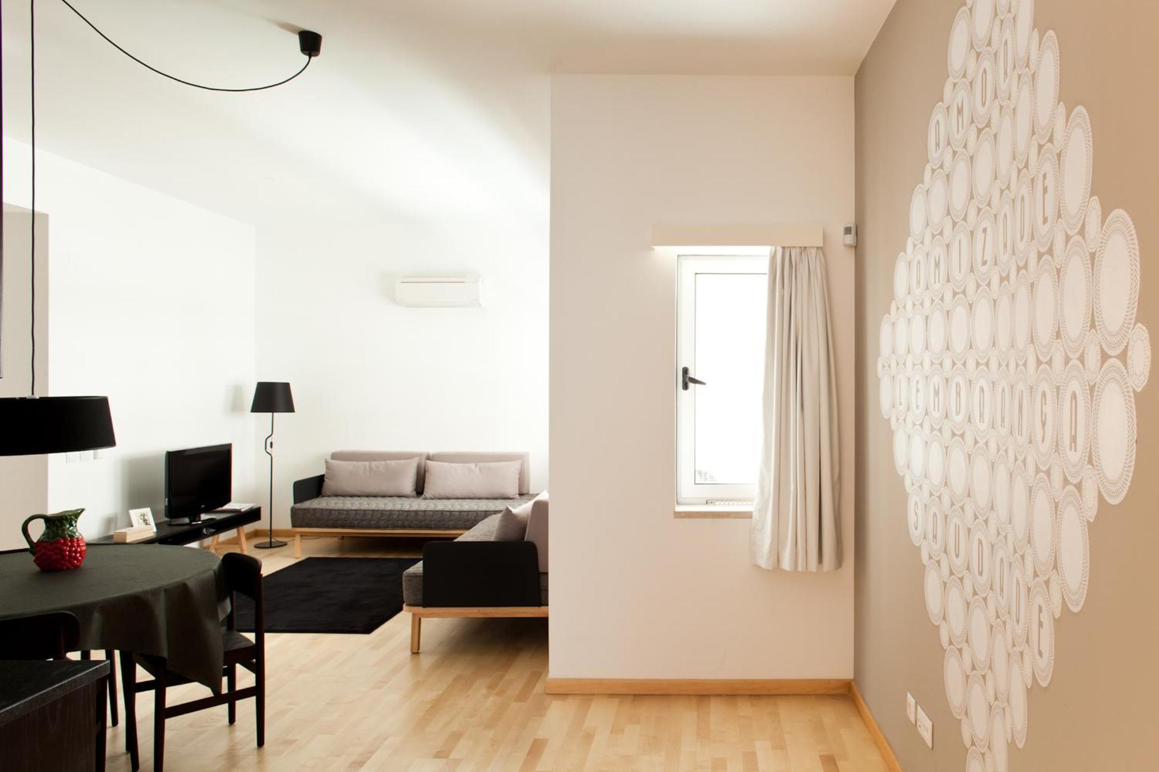 One-Bedroom Apartment photo 1