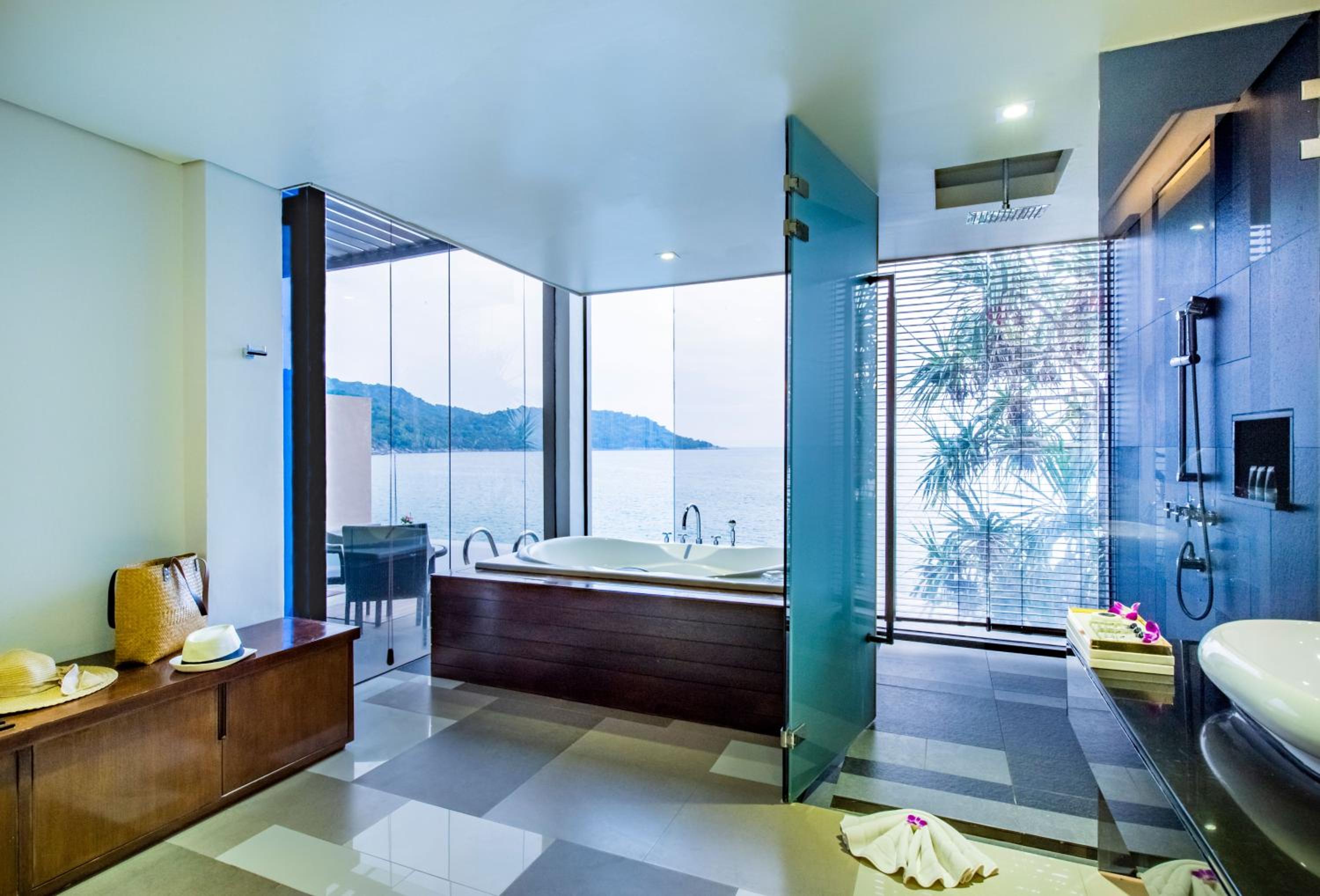 Deluxe Private Pool Suite - Photo 17