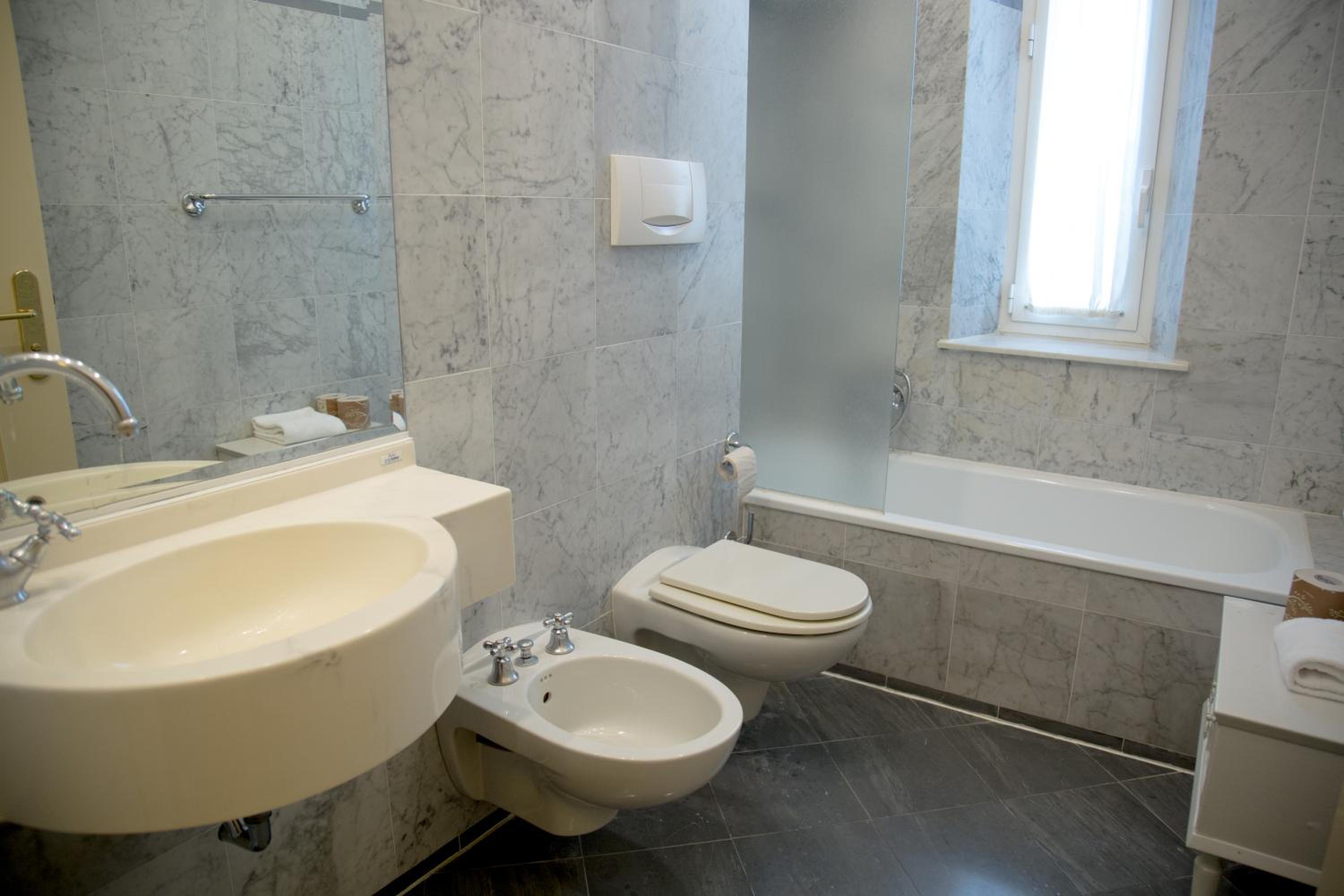 Double Room - Photo 9