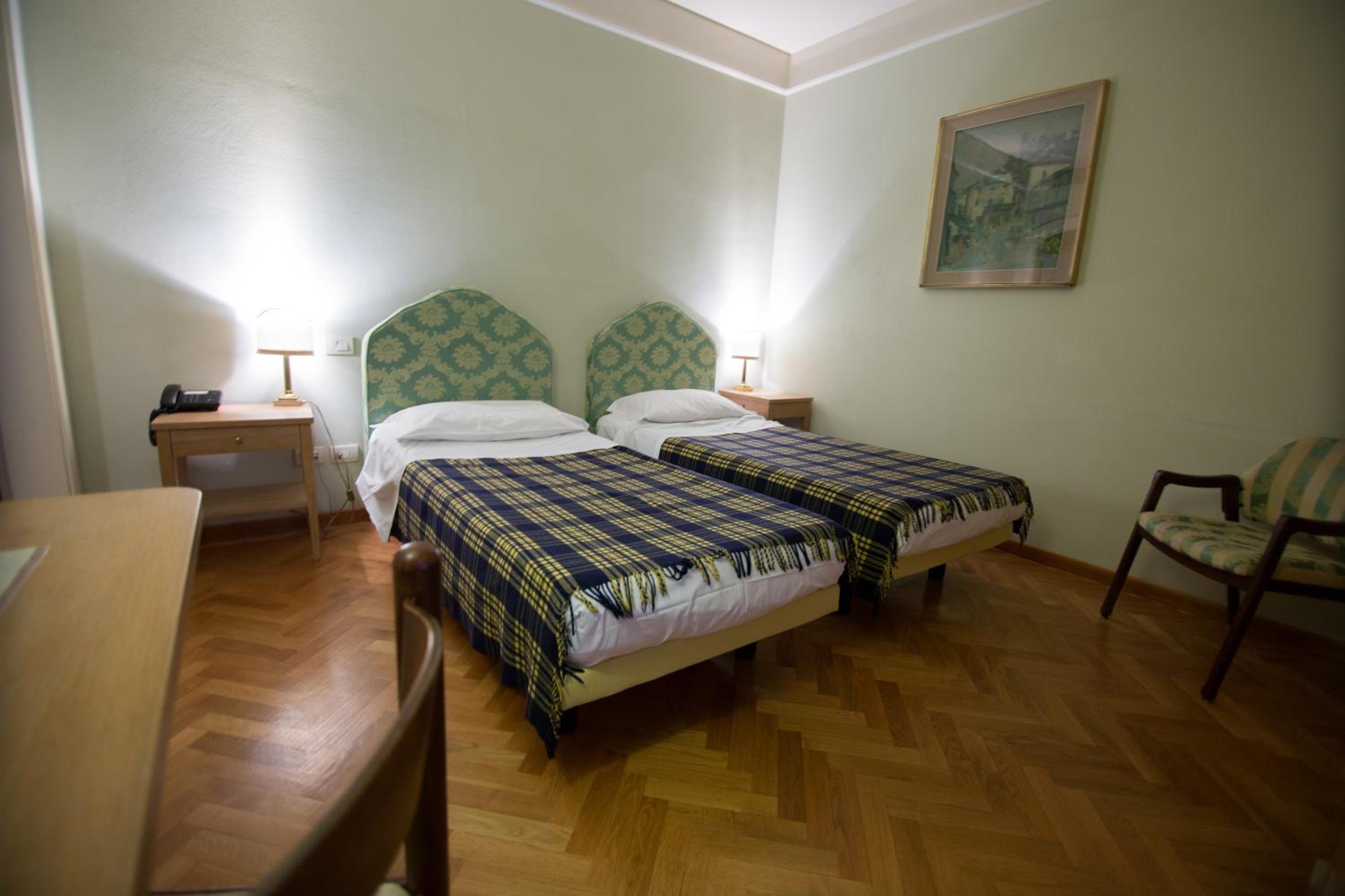 Deluxe Double or Twin Room - Photo 8