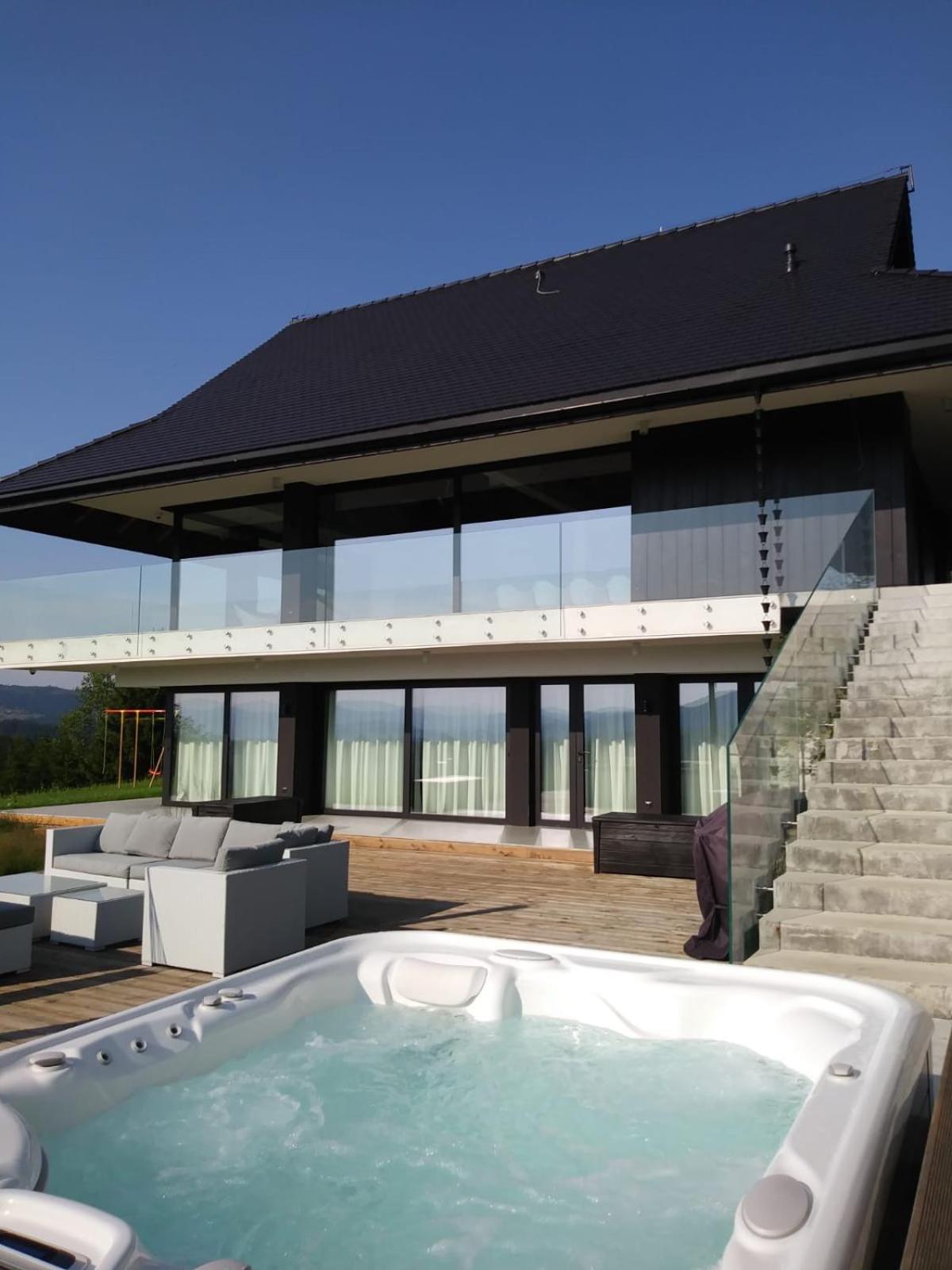 Villa photo 2