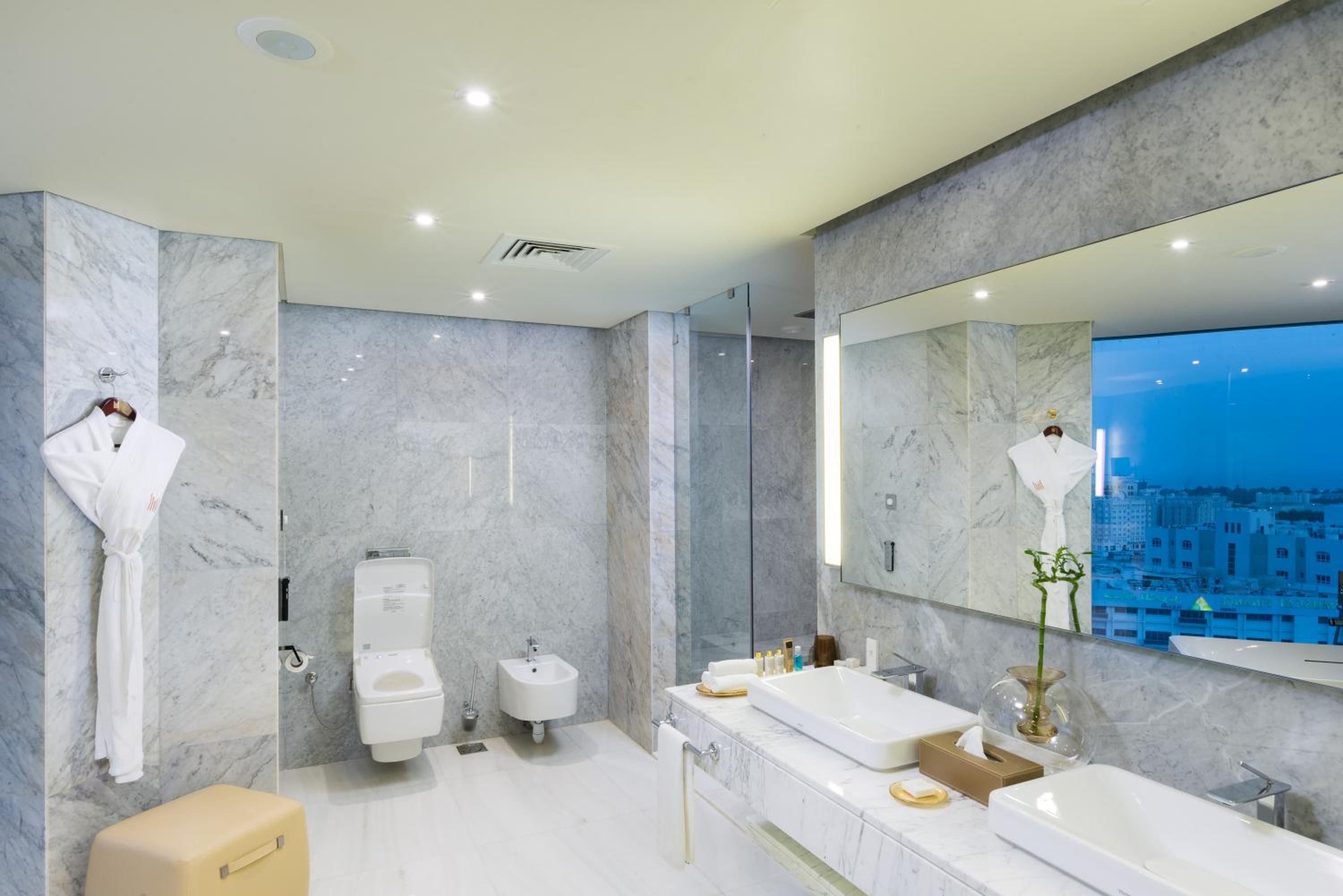 Royal Suite with Executive Lounge Access - 30% discount in Spa, Food and Beverage, Early Check in at 10:00 am and Late checkout till 4 pm  (Subject to Availability) photo 3