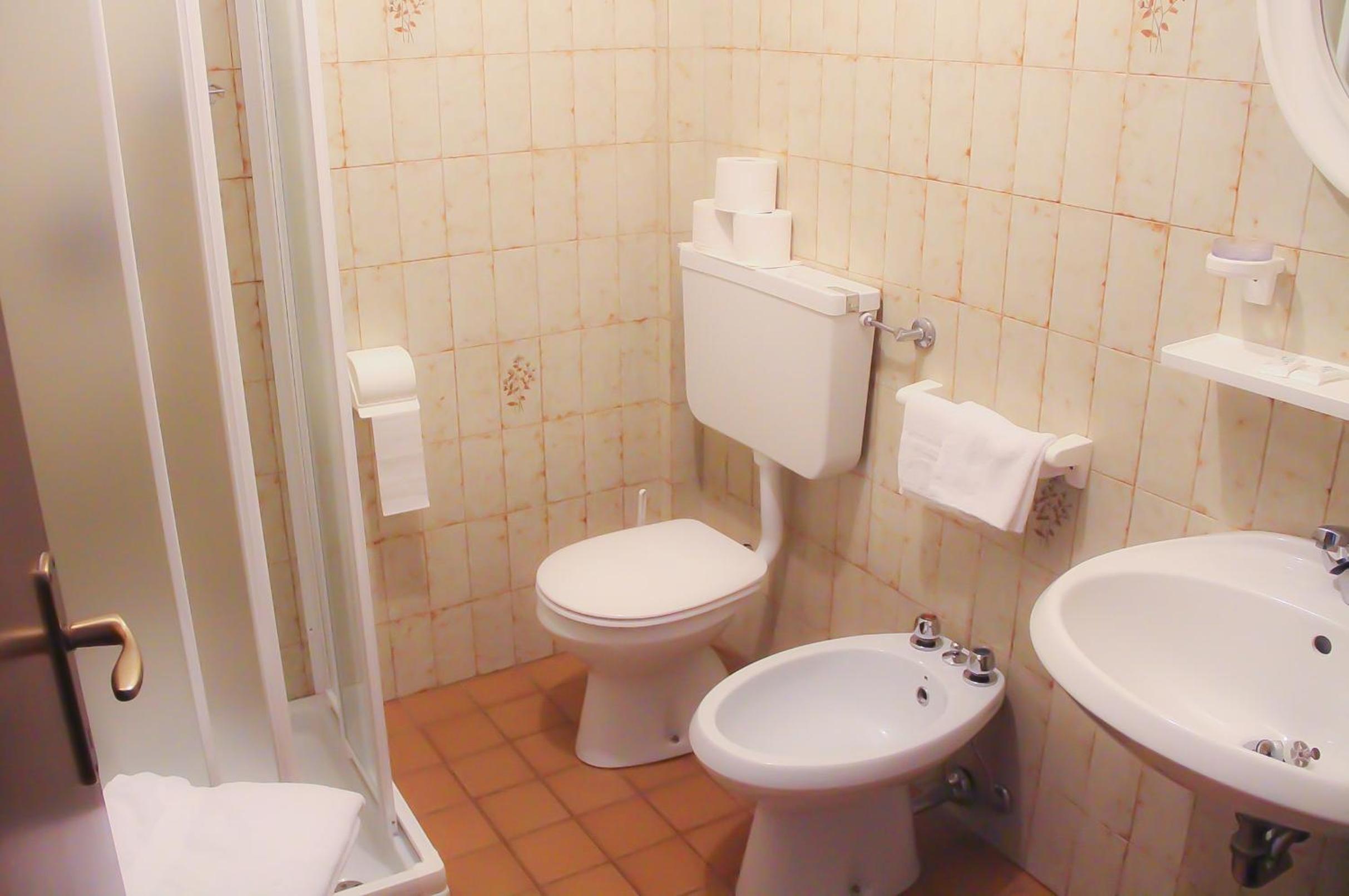 Double or Twin Room - Photo 6