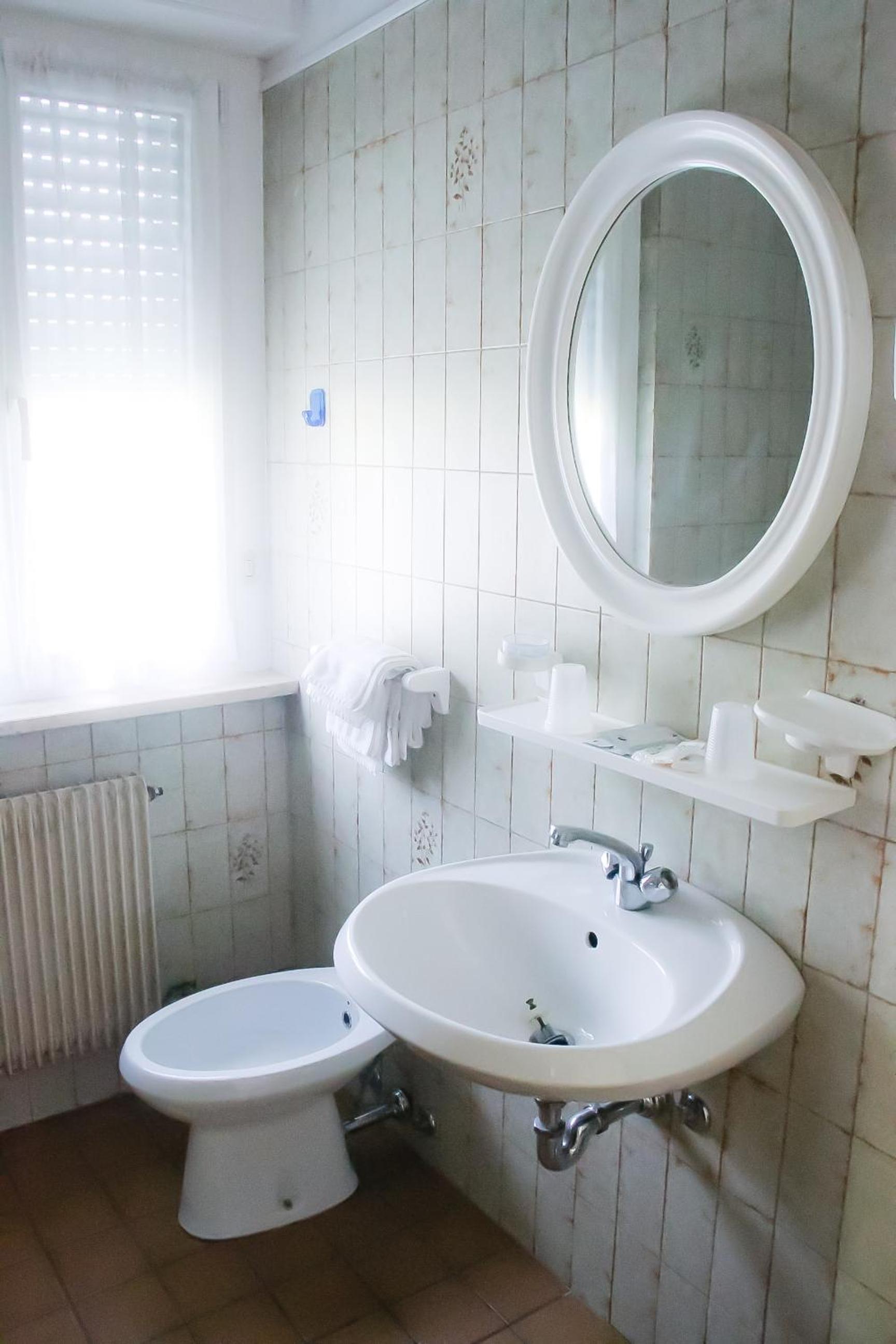 Double or Twin Room - Photo 7