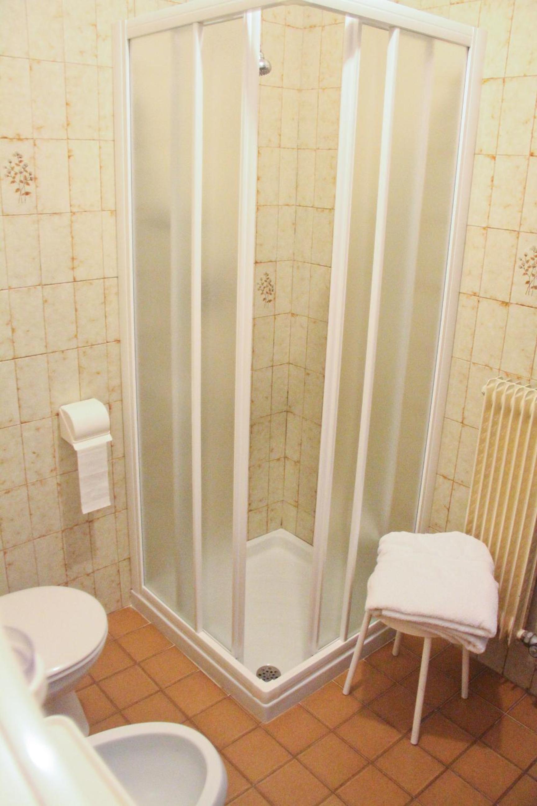 Double or Twin Room - Photo 8