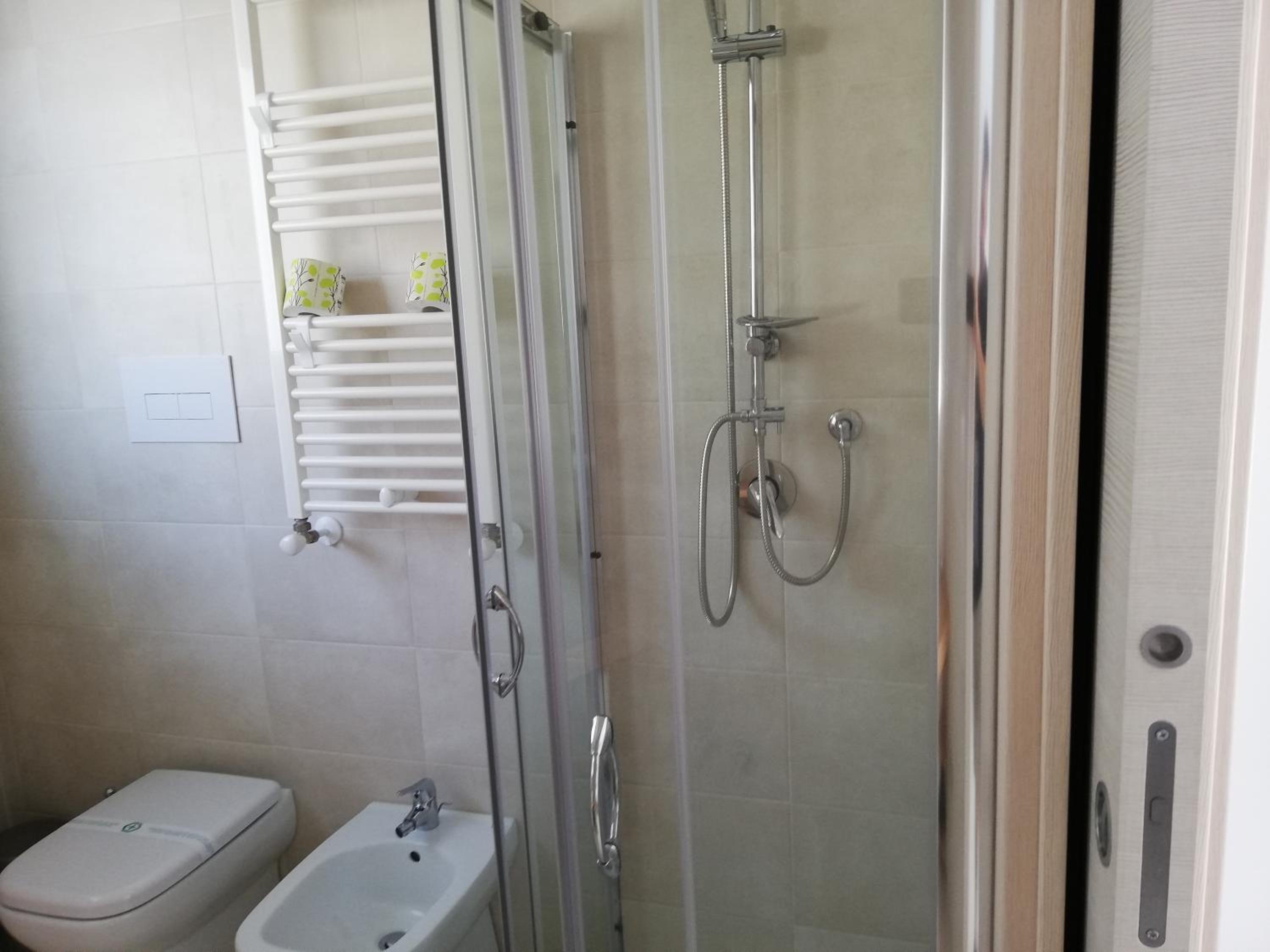 Double Room - Photo 8