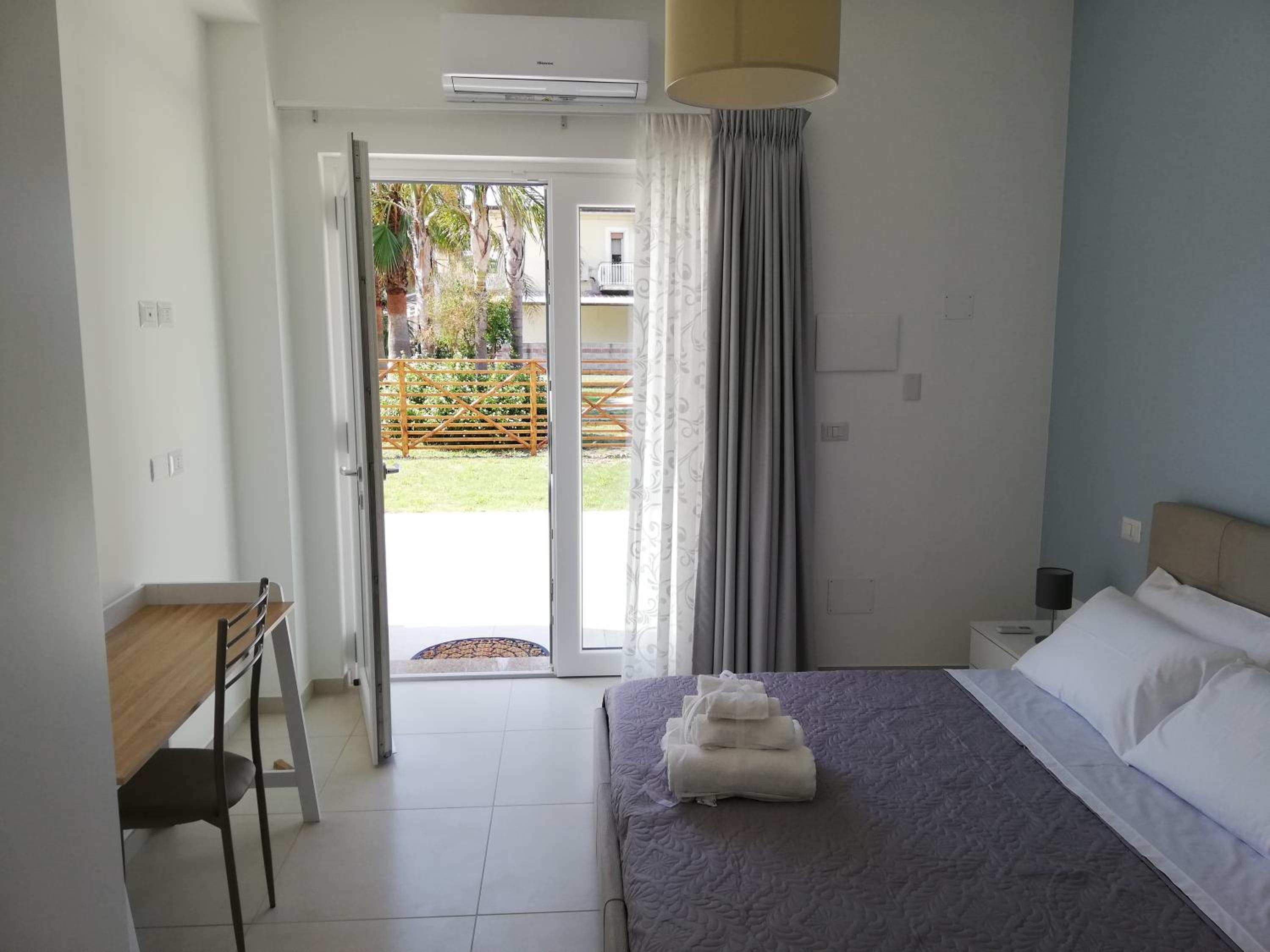 Double Room - Photo 7