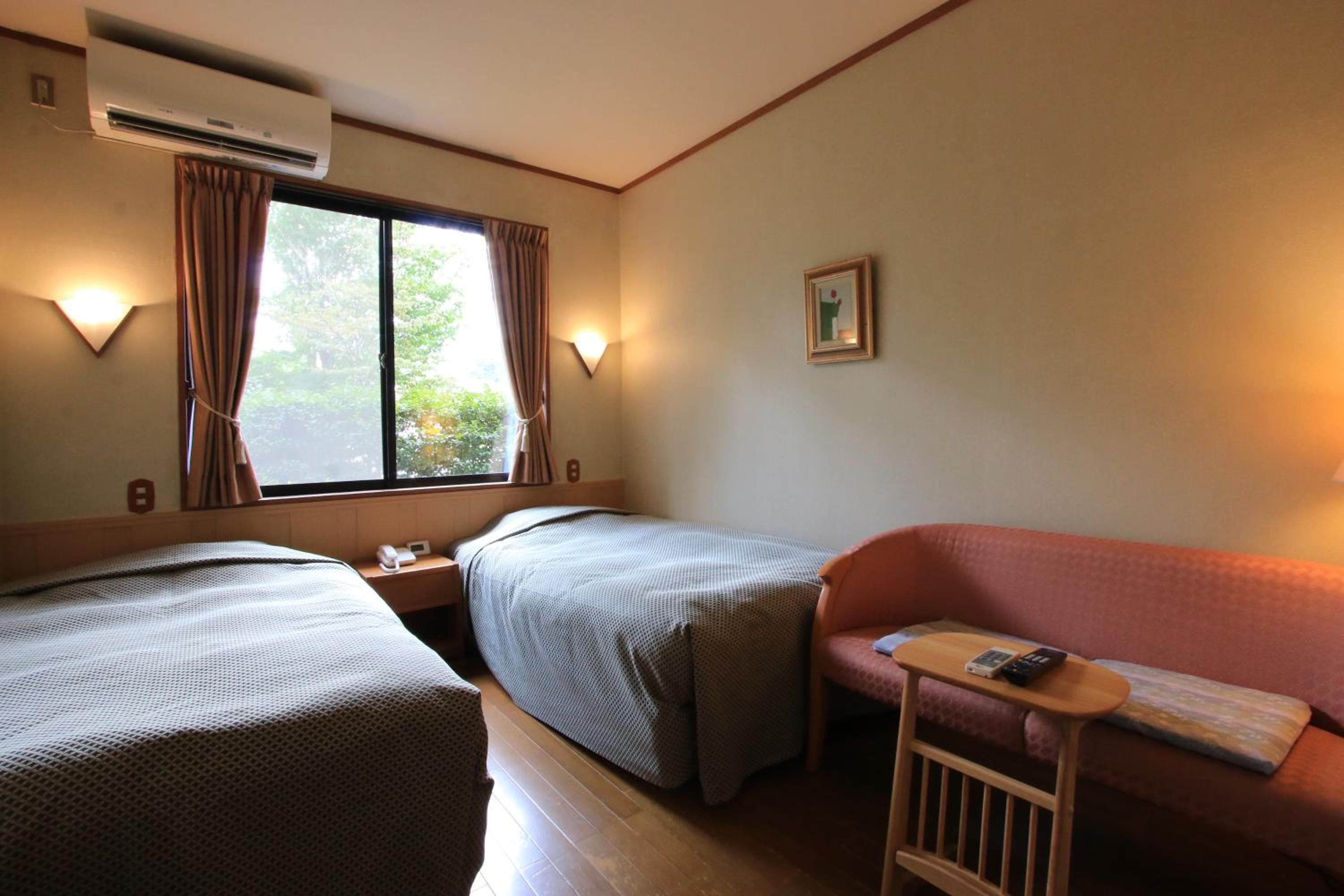 Twin Room - Non-Smoking - Photo 3