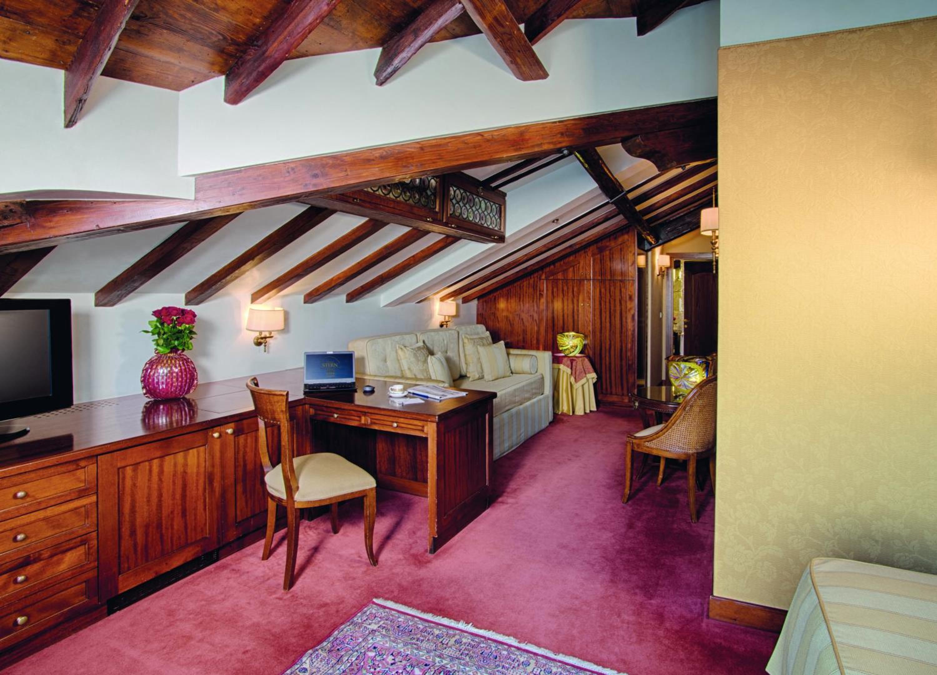 Junior Suite with Grand Canal View and Full Breakfast thumbnail 6