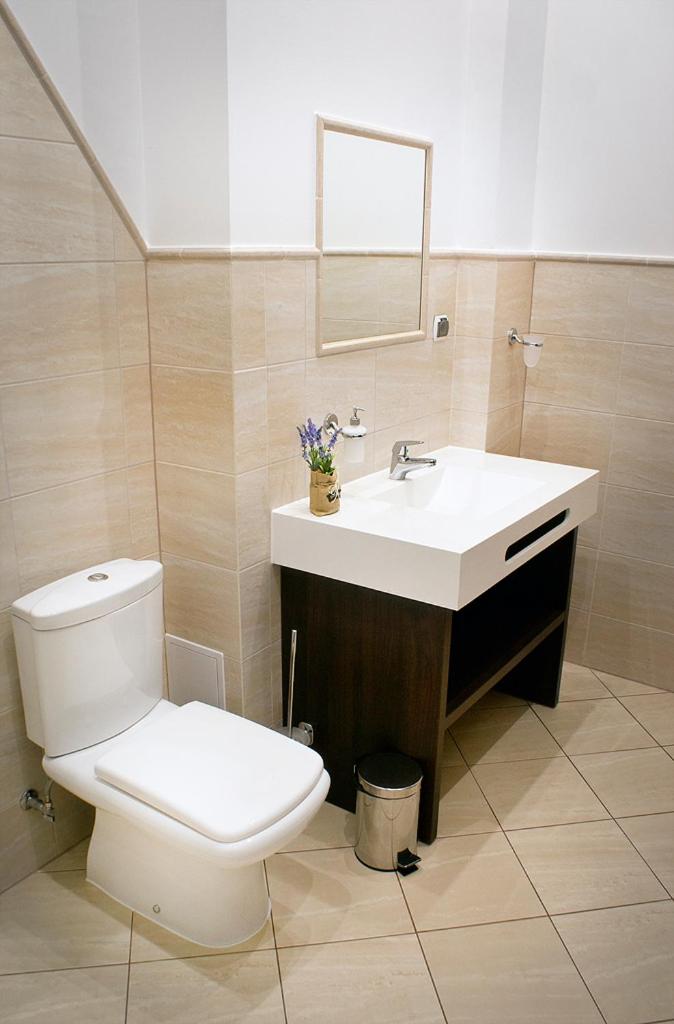 Double Room - Photo 12