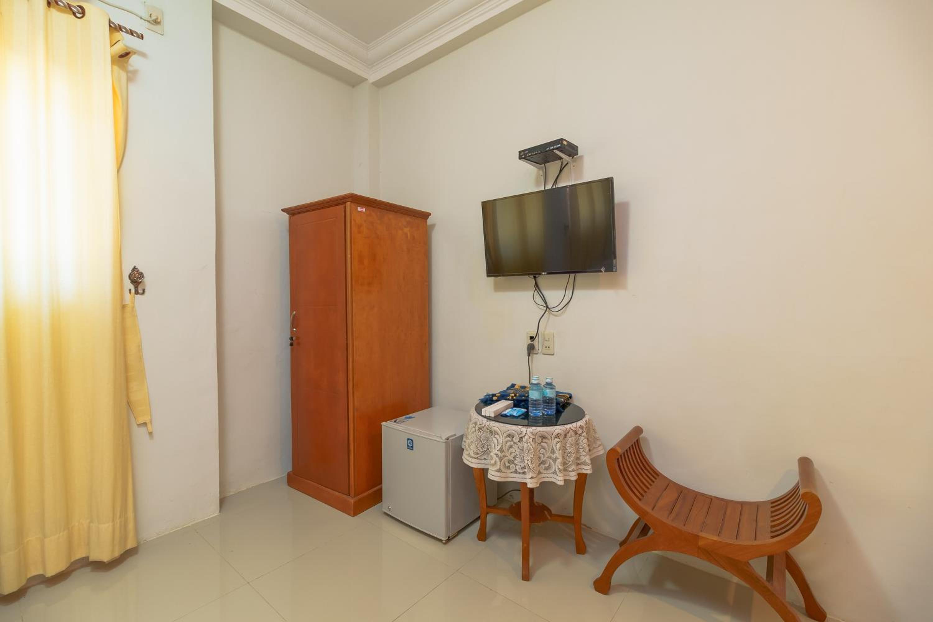 Family Room - Photo 6