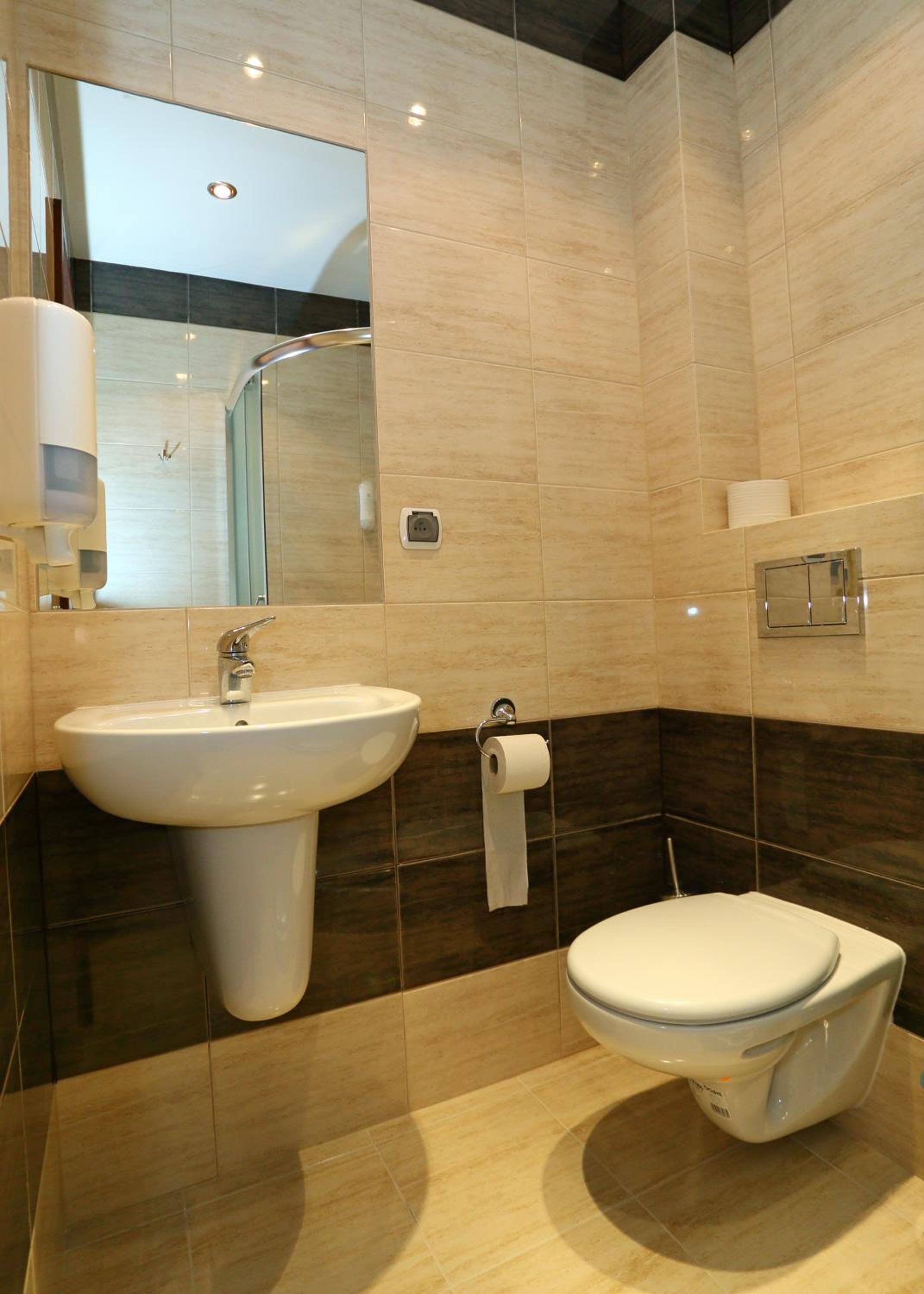 Double or Twin Room - Photo 6