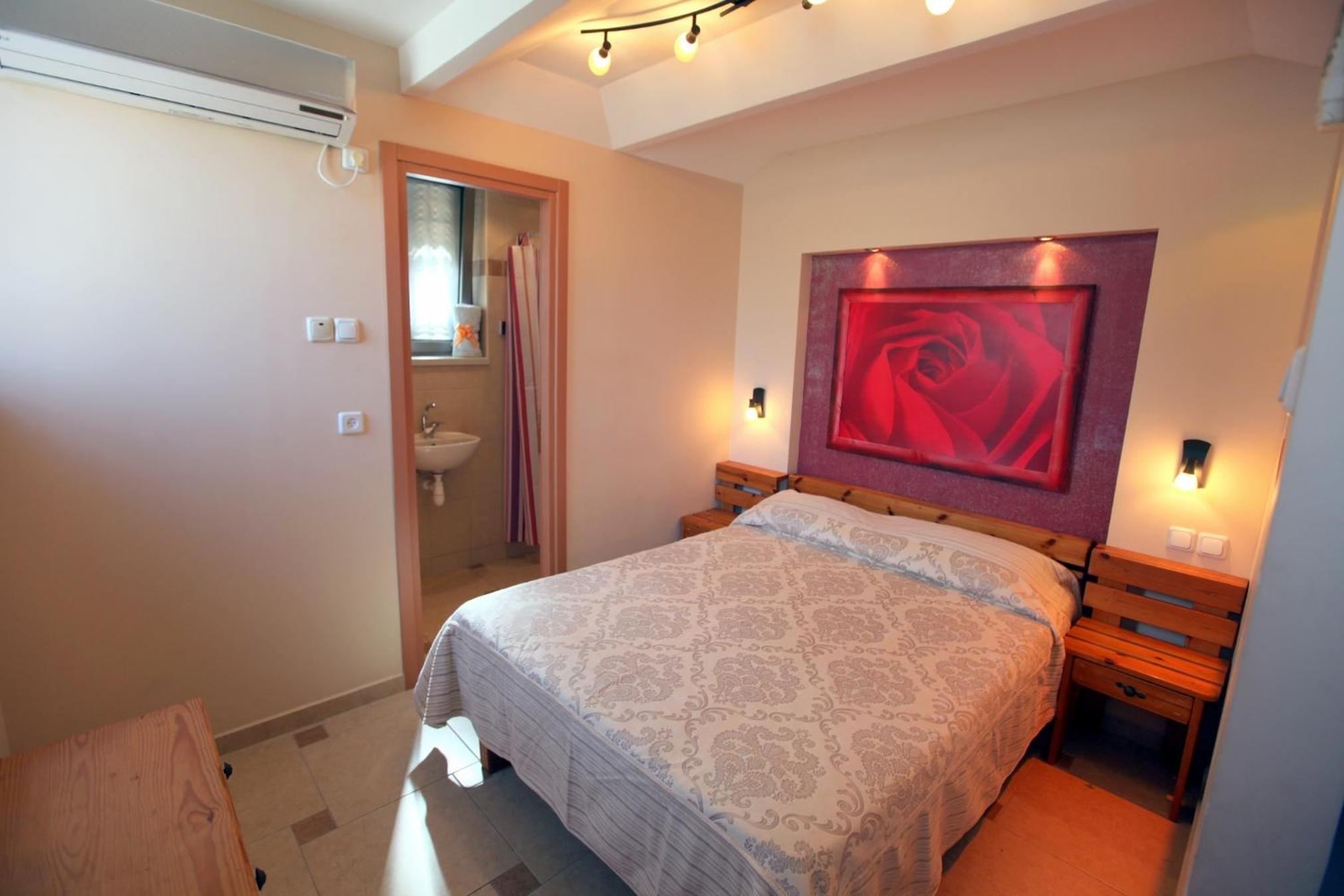 Double Room - Photo 4