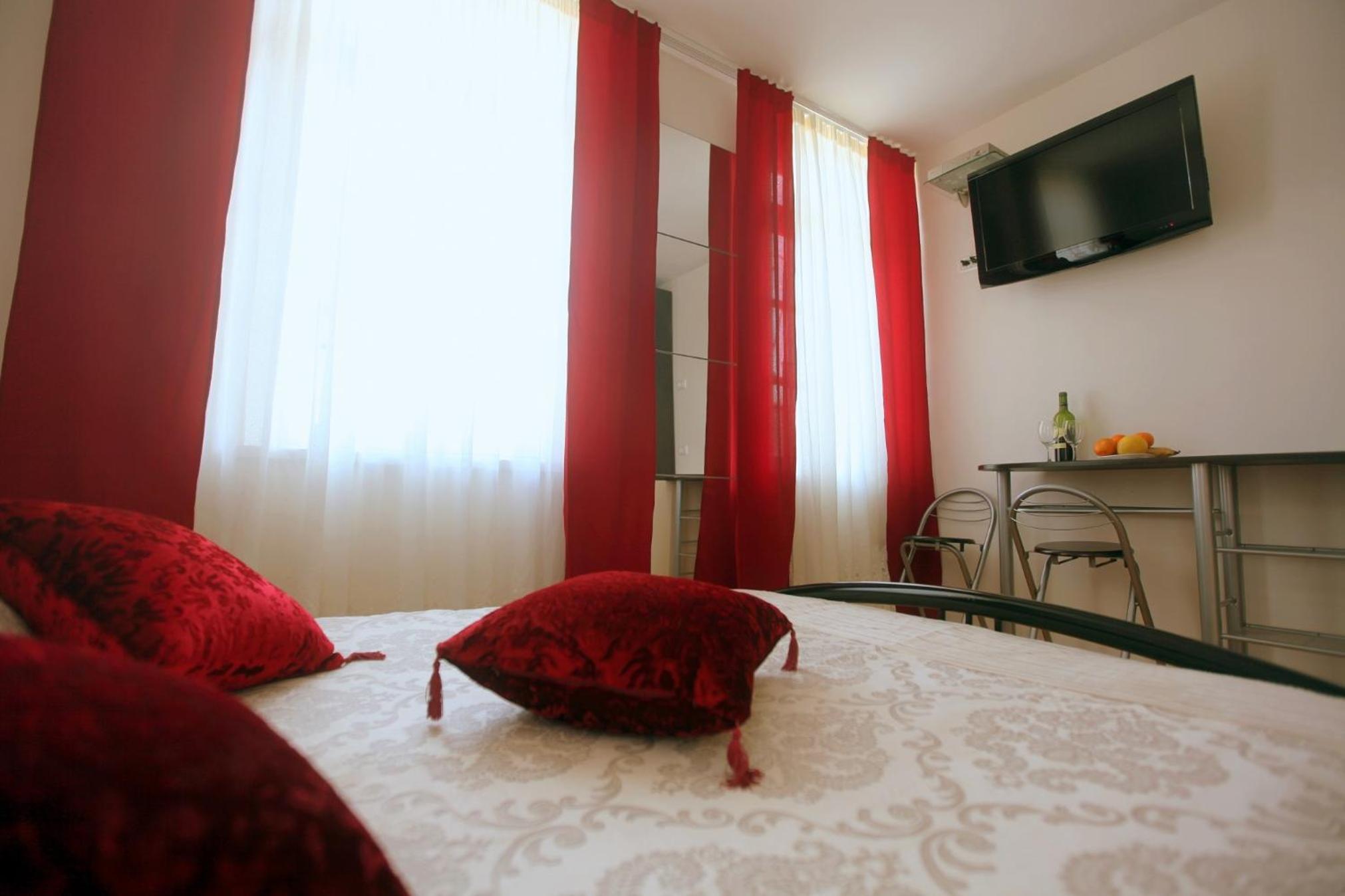 Double Room - Photo 3