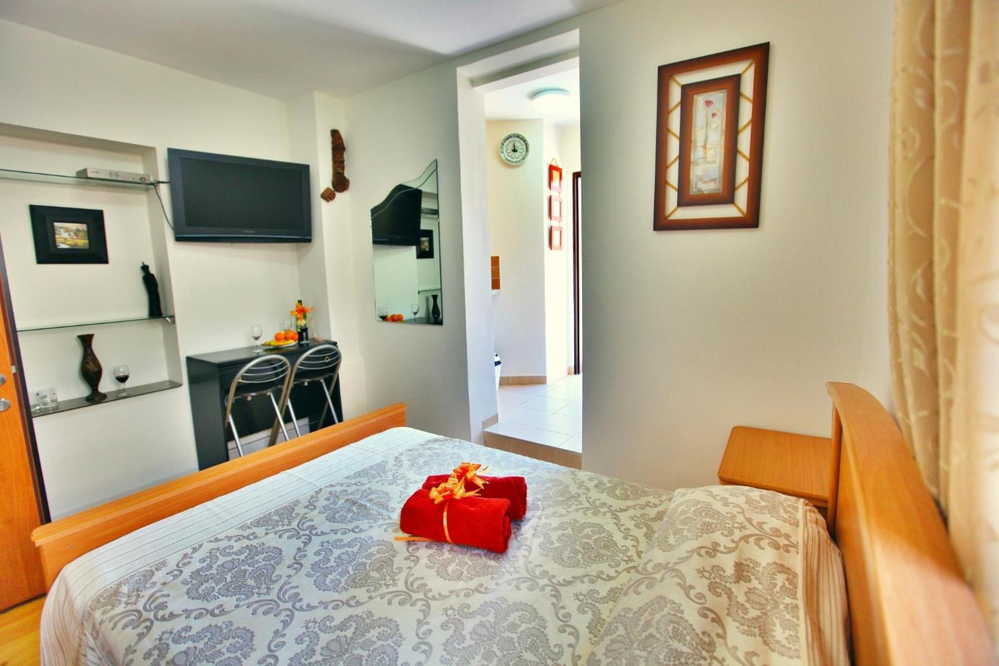 Double Room - Photo 9