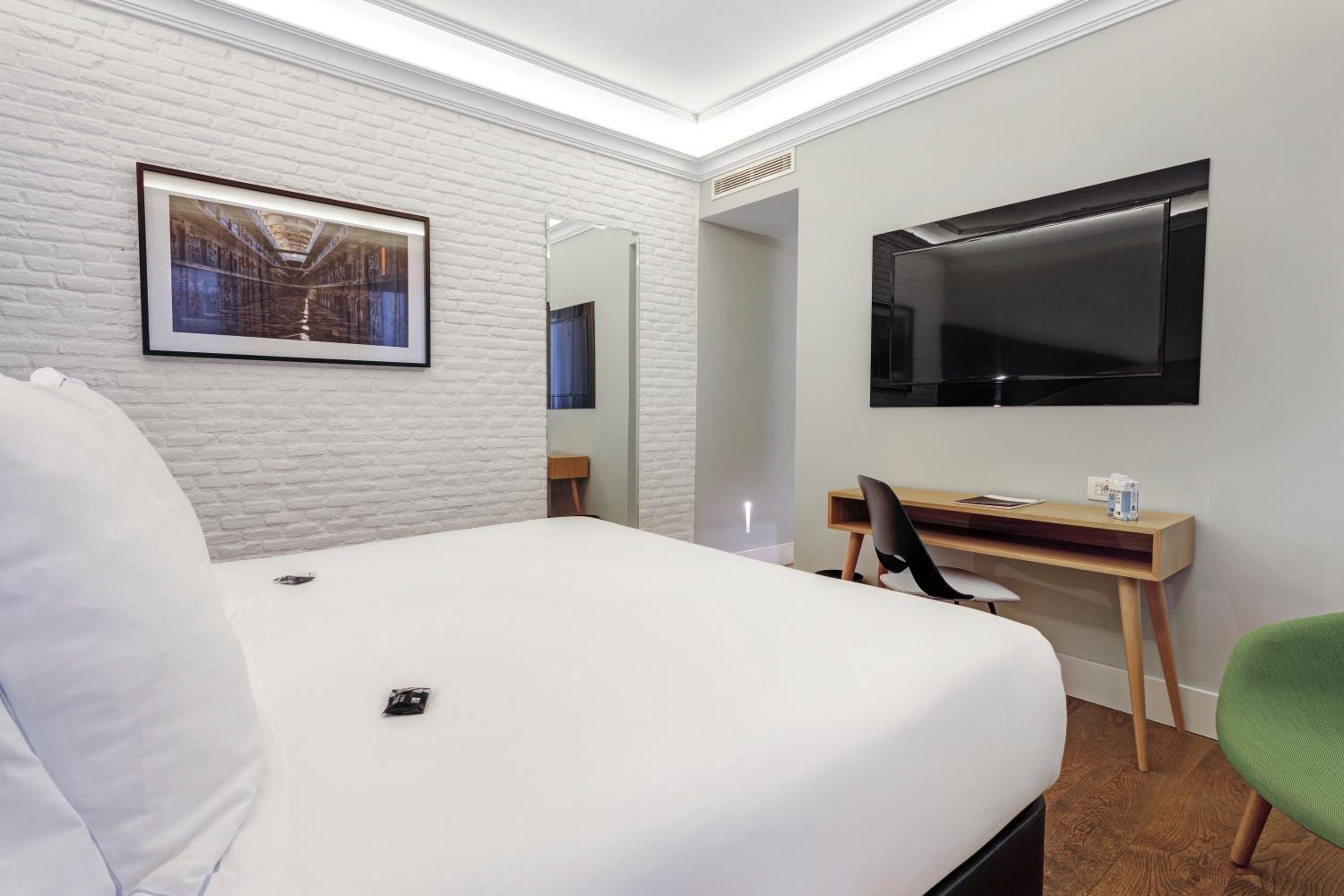 Economy Double or Twin Room photo 3