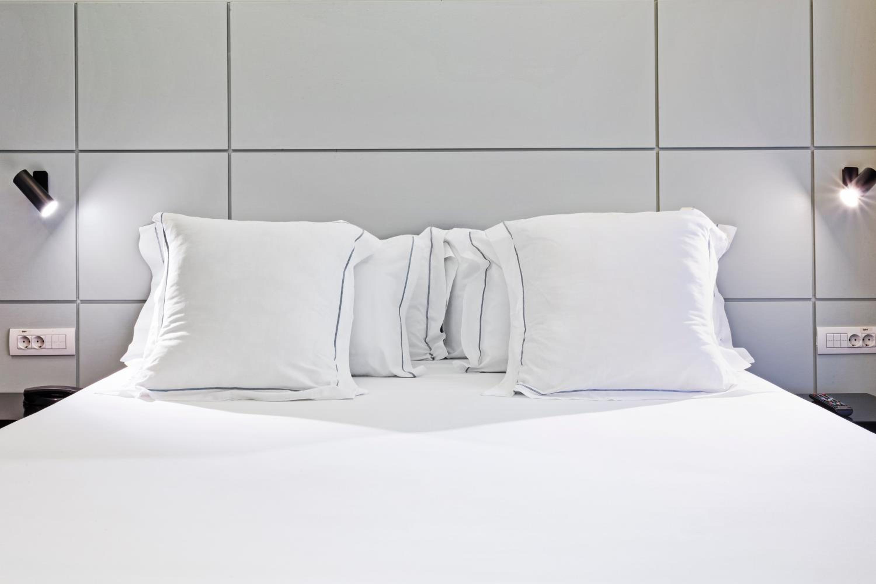 Standard Double or Twin Room photo 3