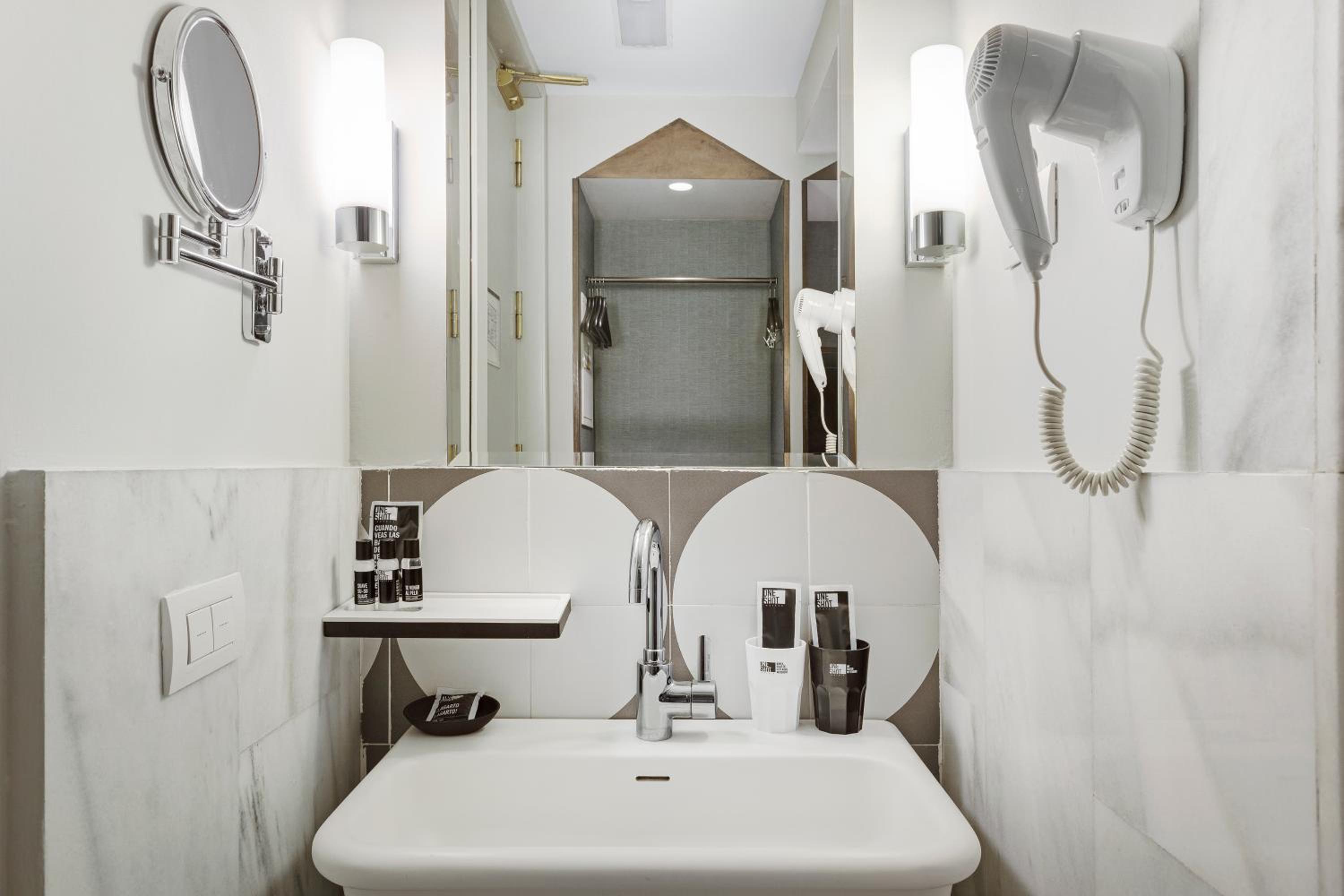 Economy Double or Twin Room photo 2